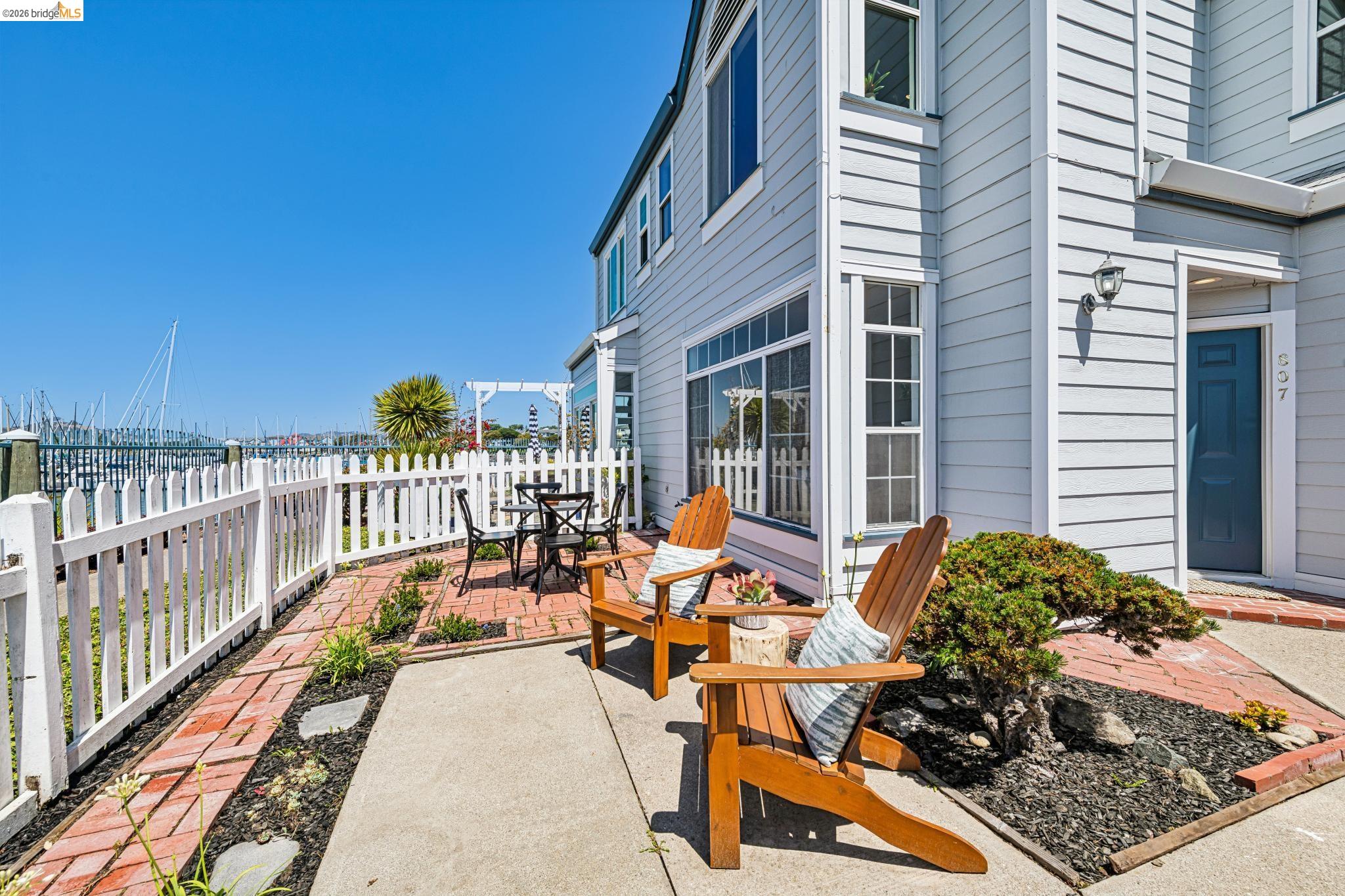 807 Commodore Drive