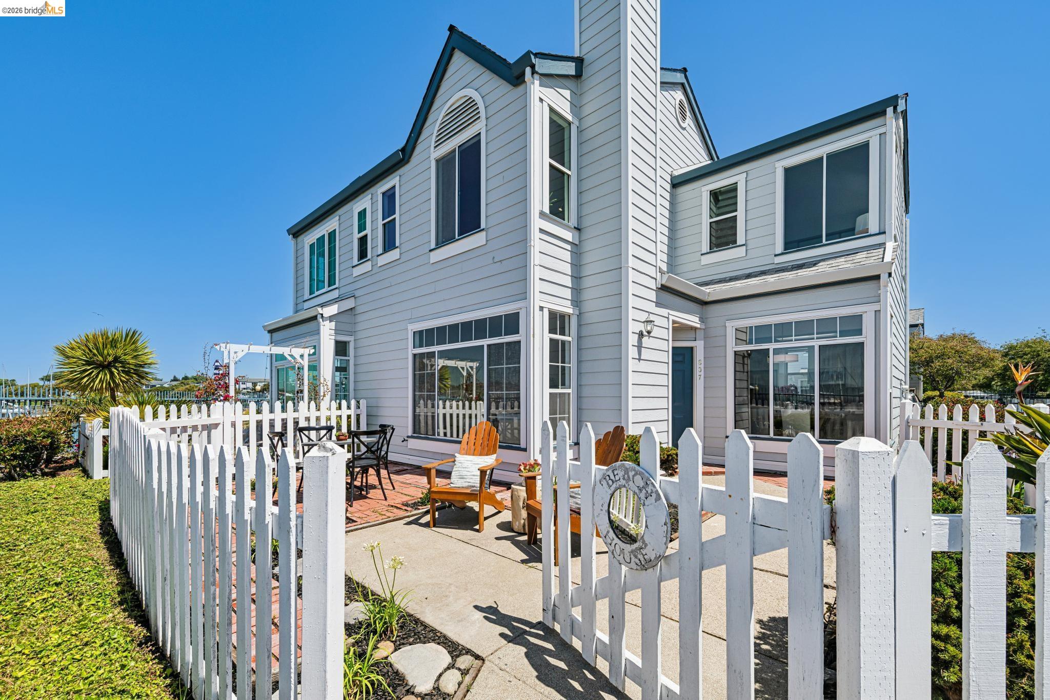 807 Commodore Drive