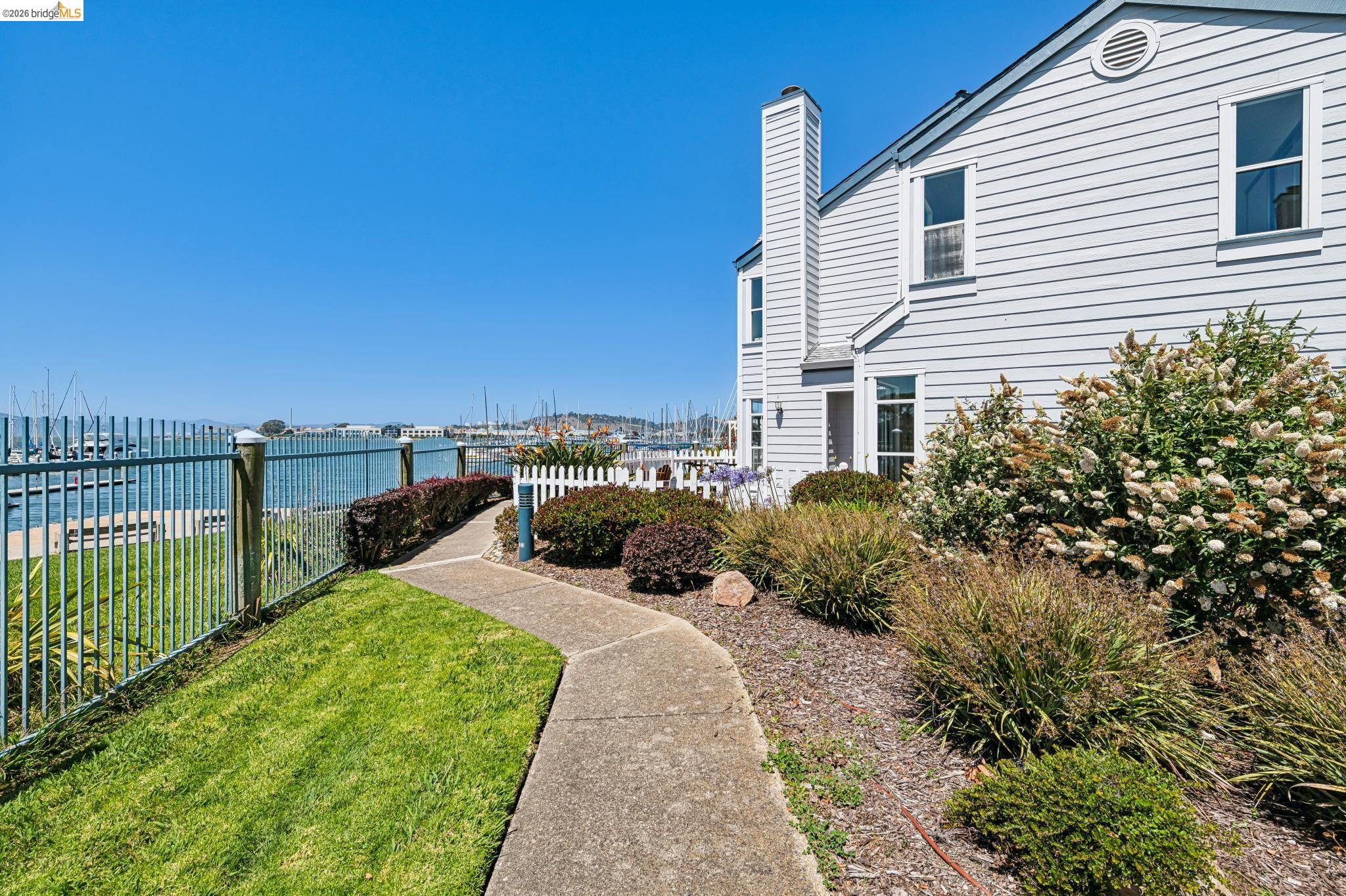 807 Commodore Drive