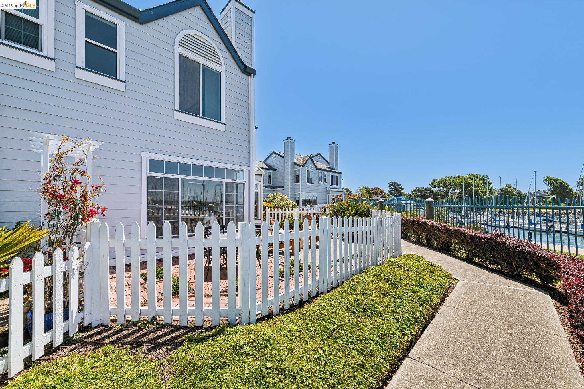 807 Commodore Drive