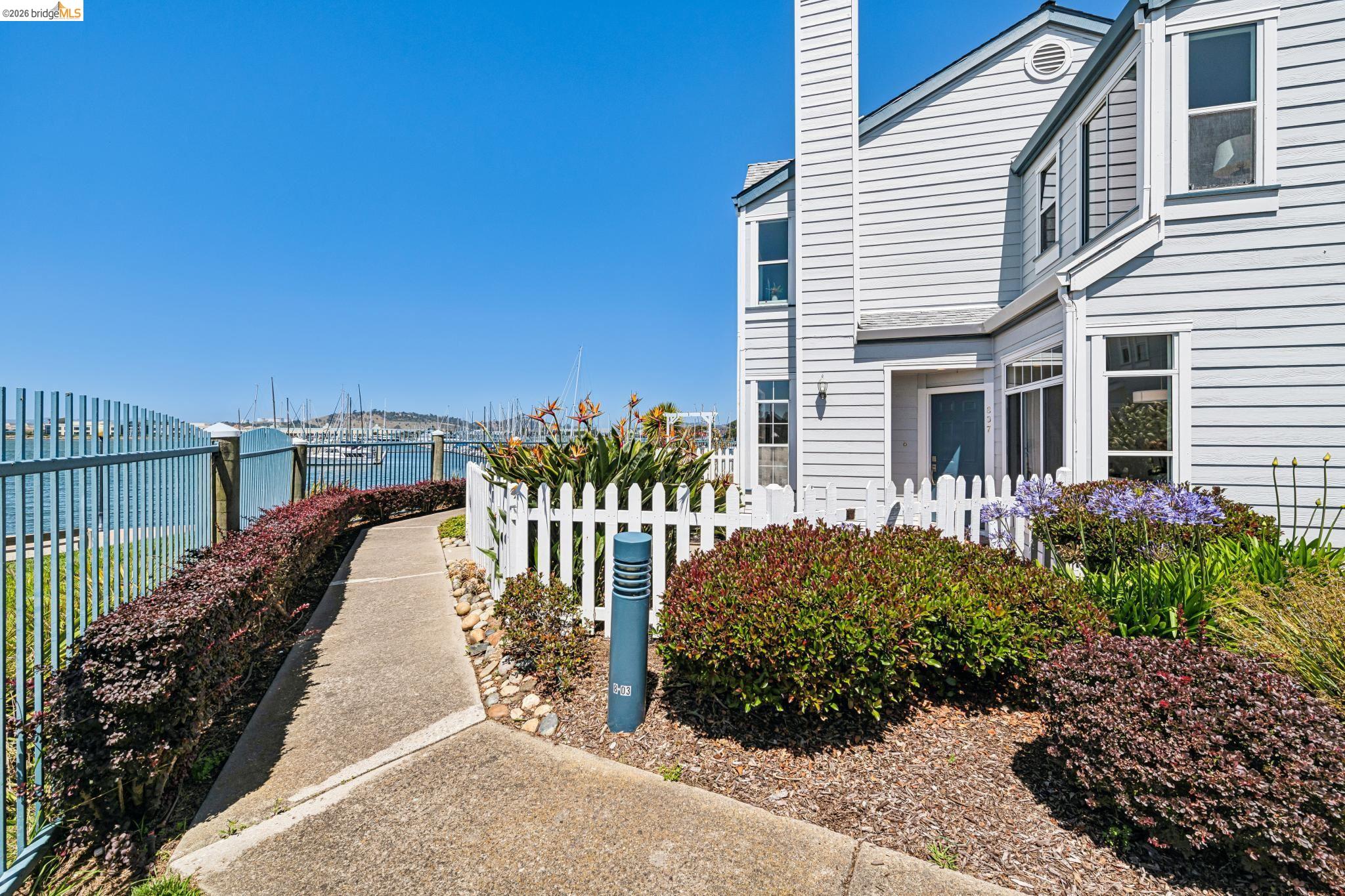 807 Commodore Drive