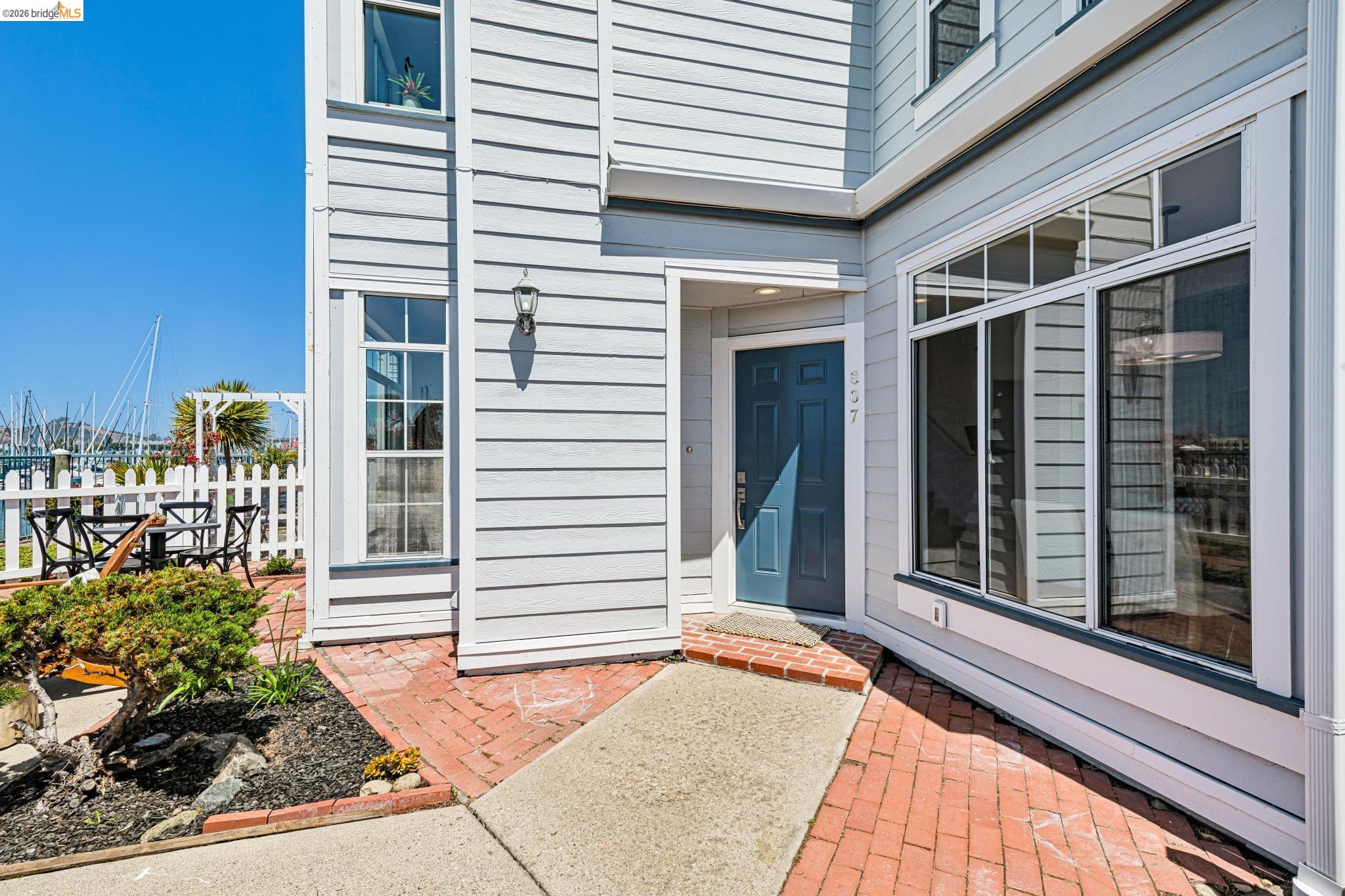 807 Commodore Drive