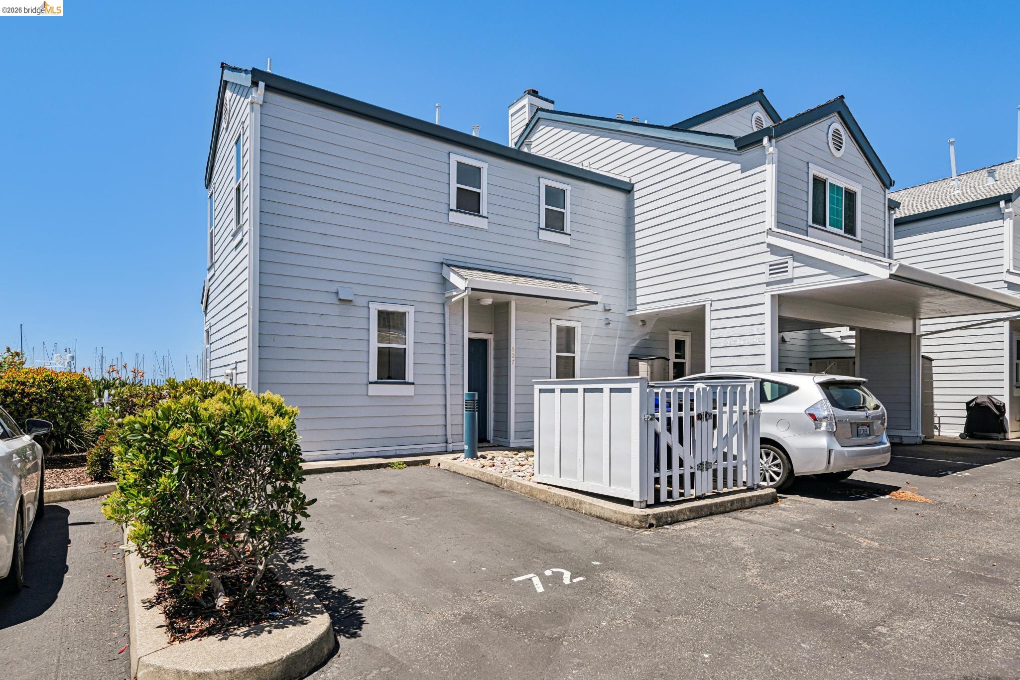 807 Commodore Drive