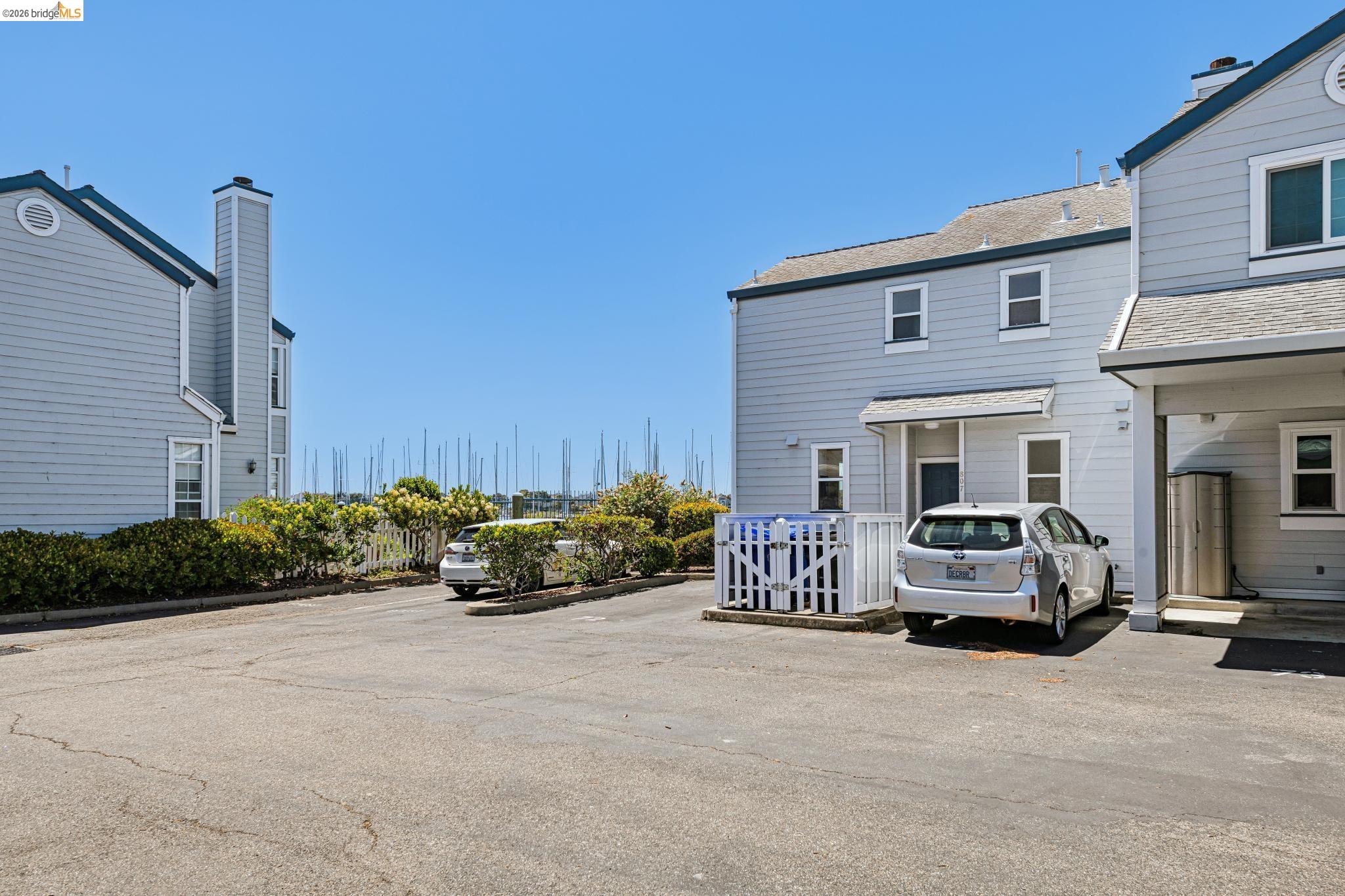 807 Commodore Drive