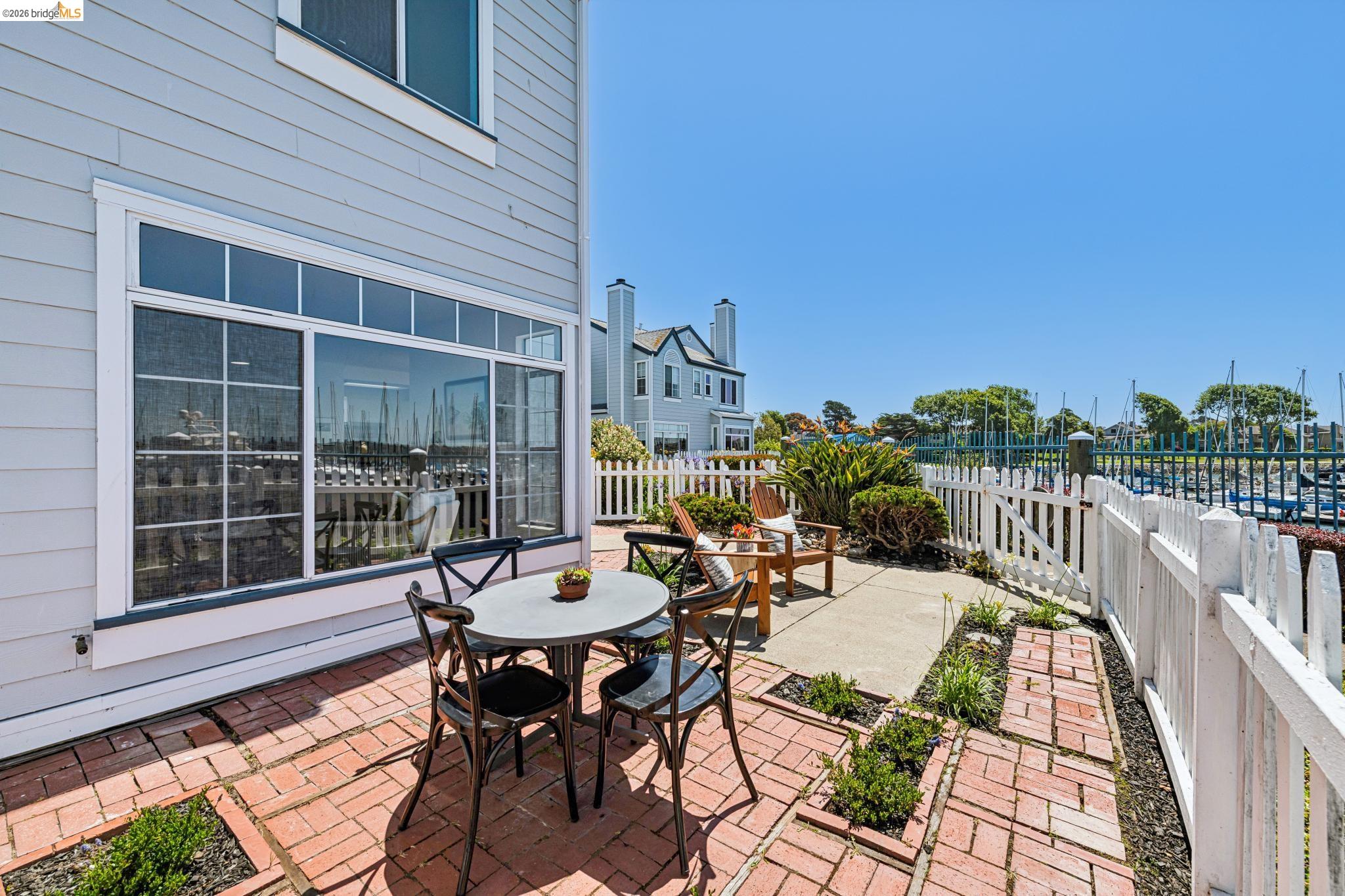 807 Commodore Drive