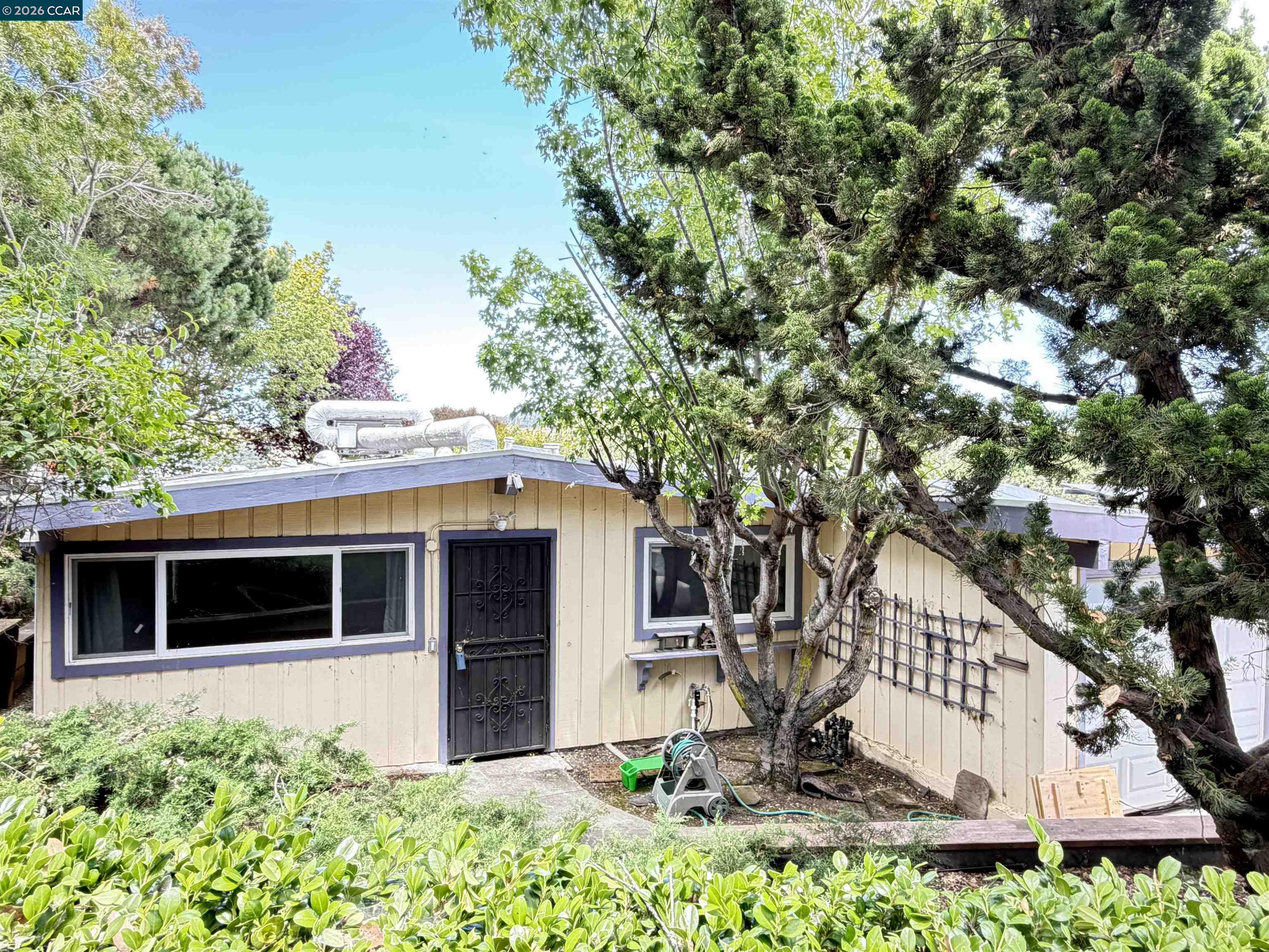 4072 Saint James Dr