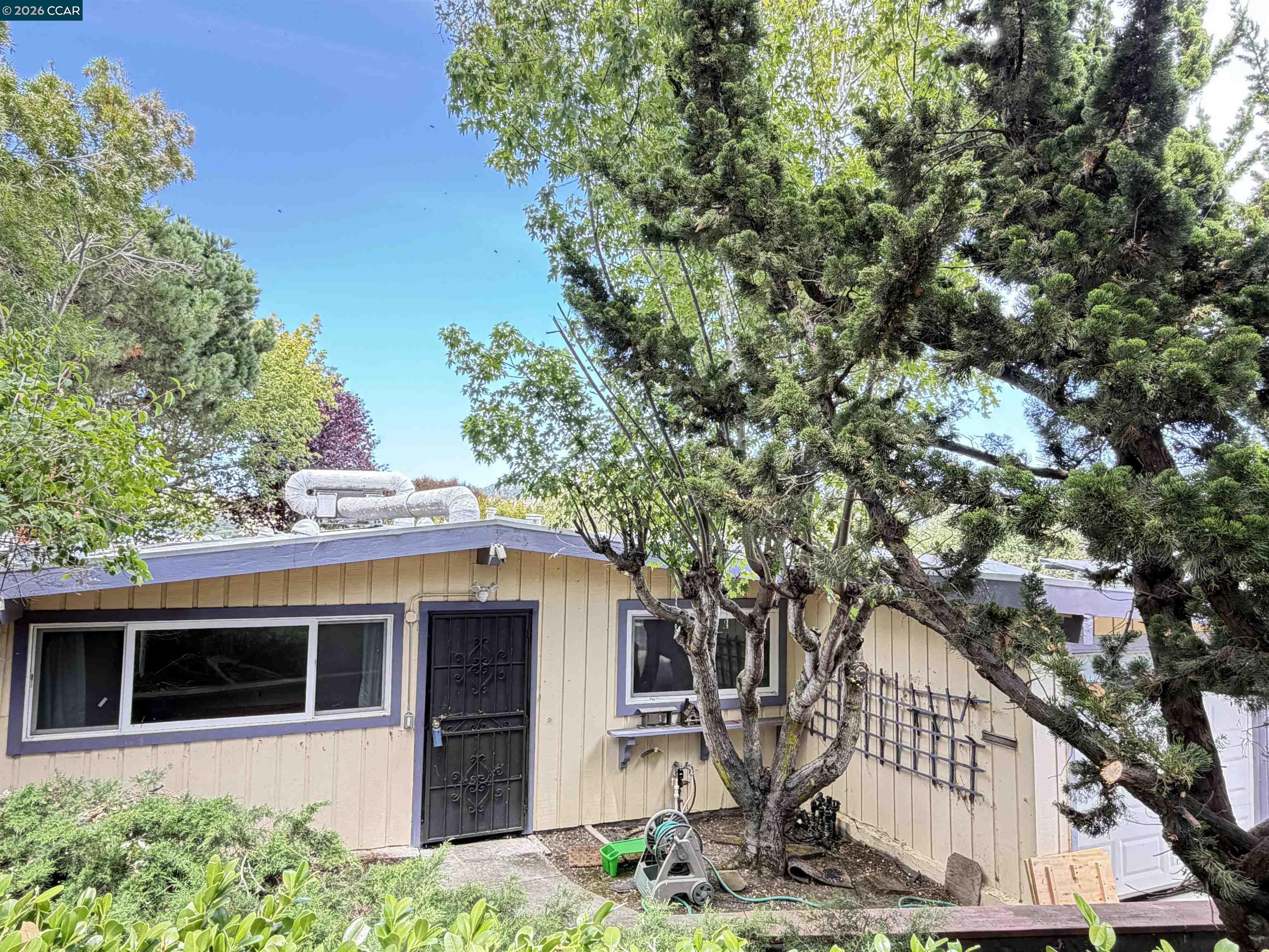 4072 Saint James Dr