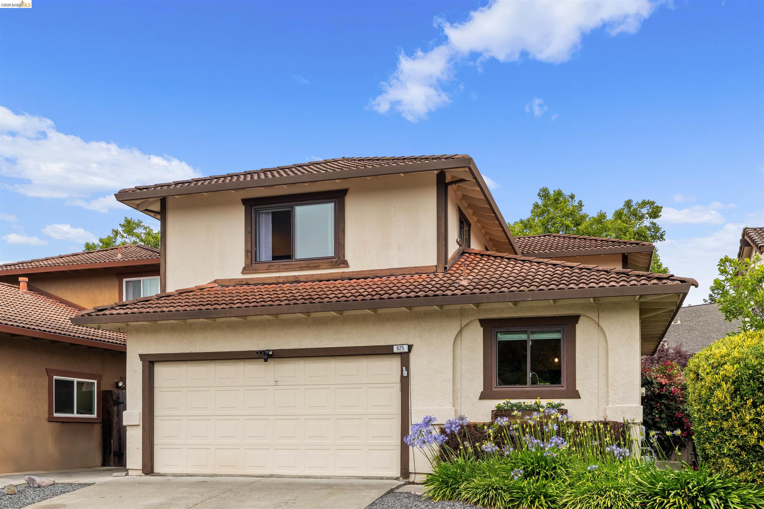 925 Hacienda Cir