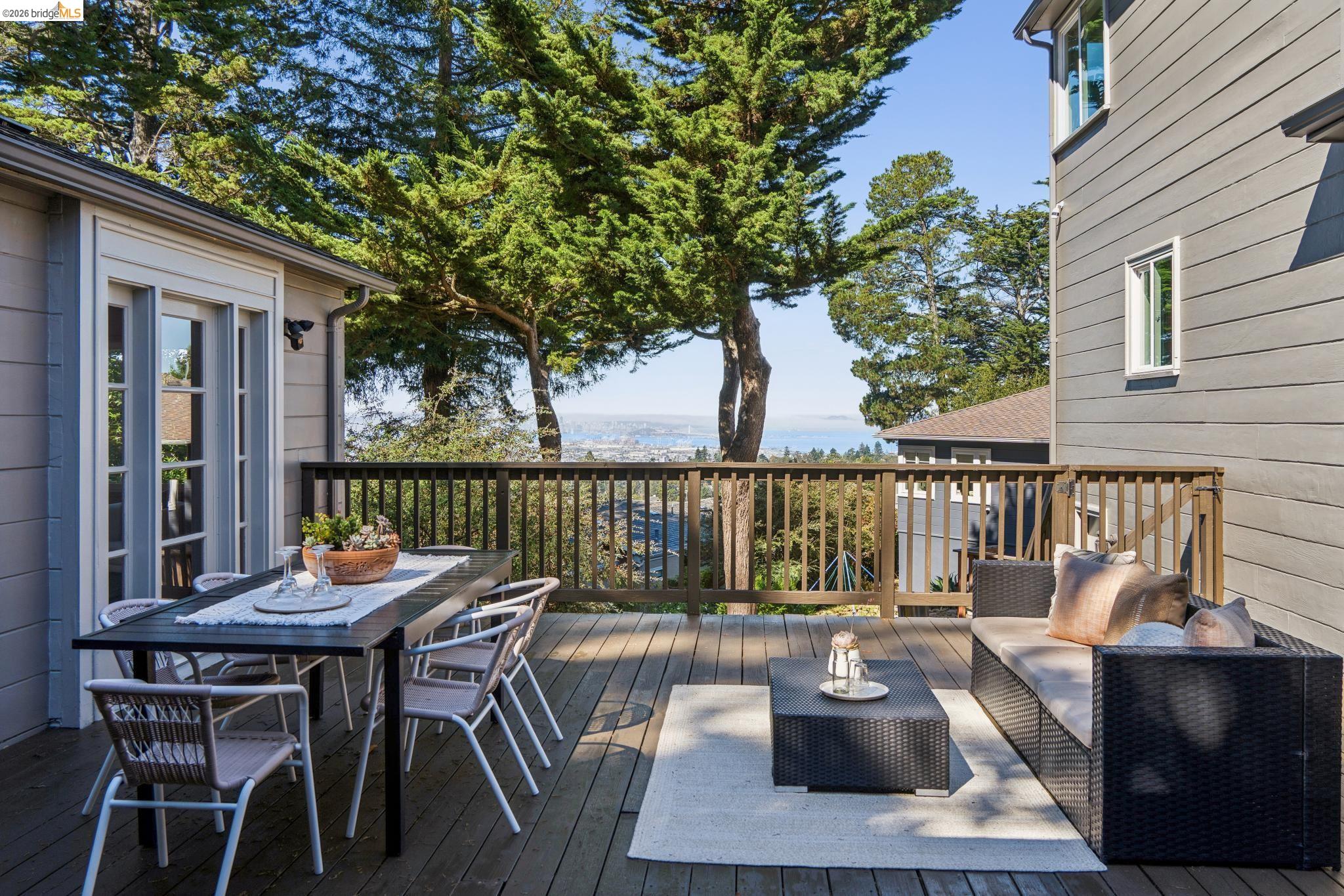 2339 Thackeray Dr