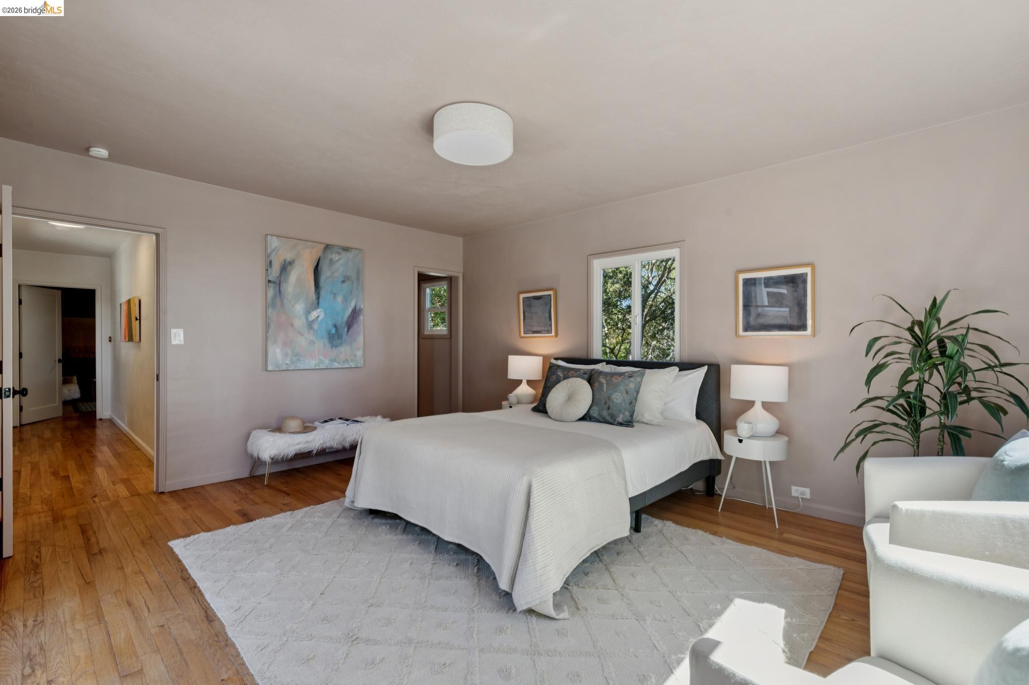 2339 Thackeray Dr