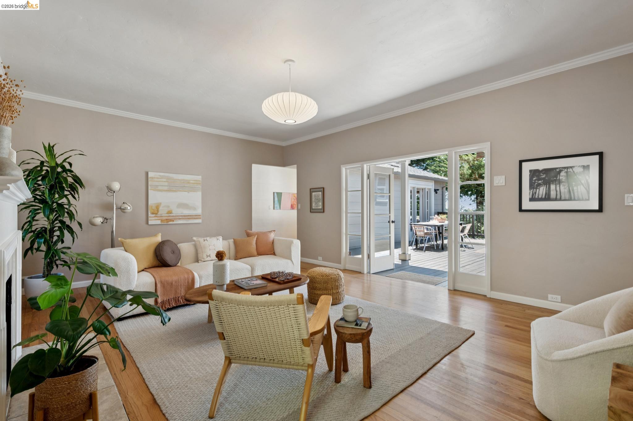 2339 Thackeray Dr