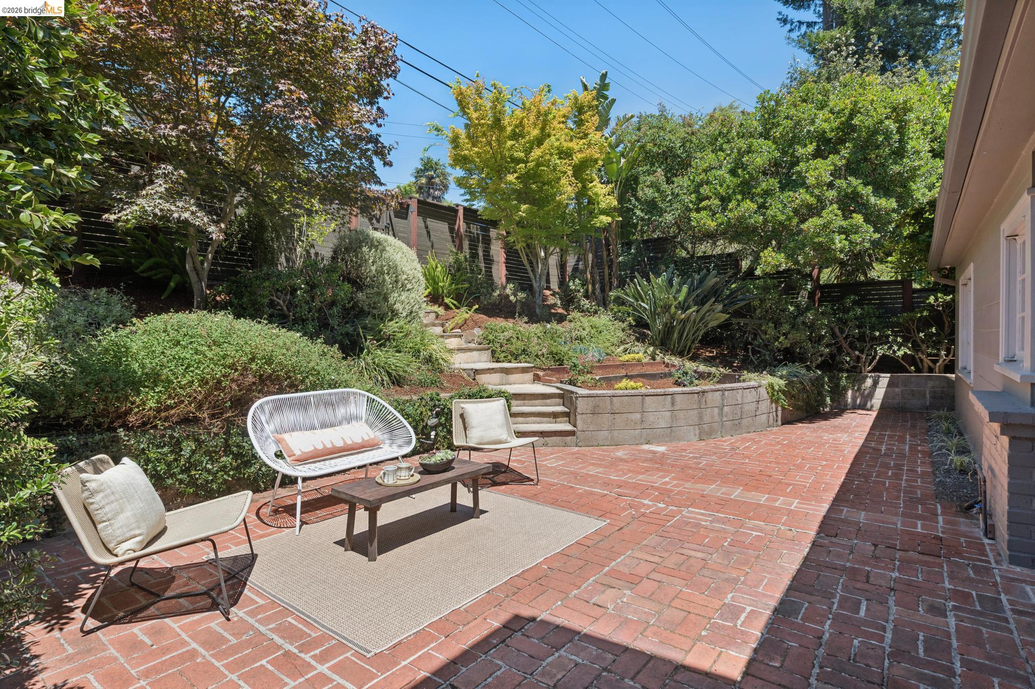 2339 Thackeray Dr