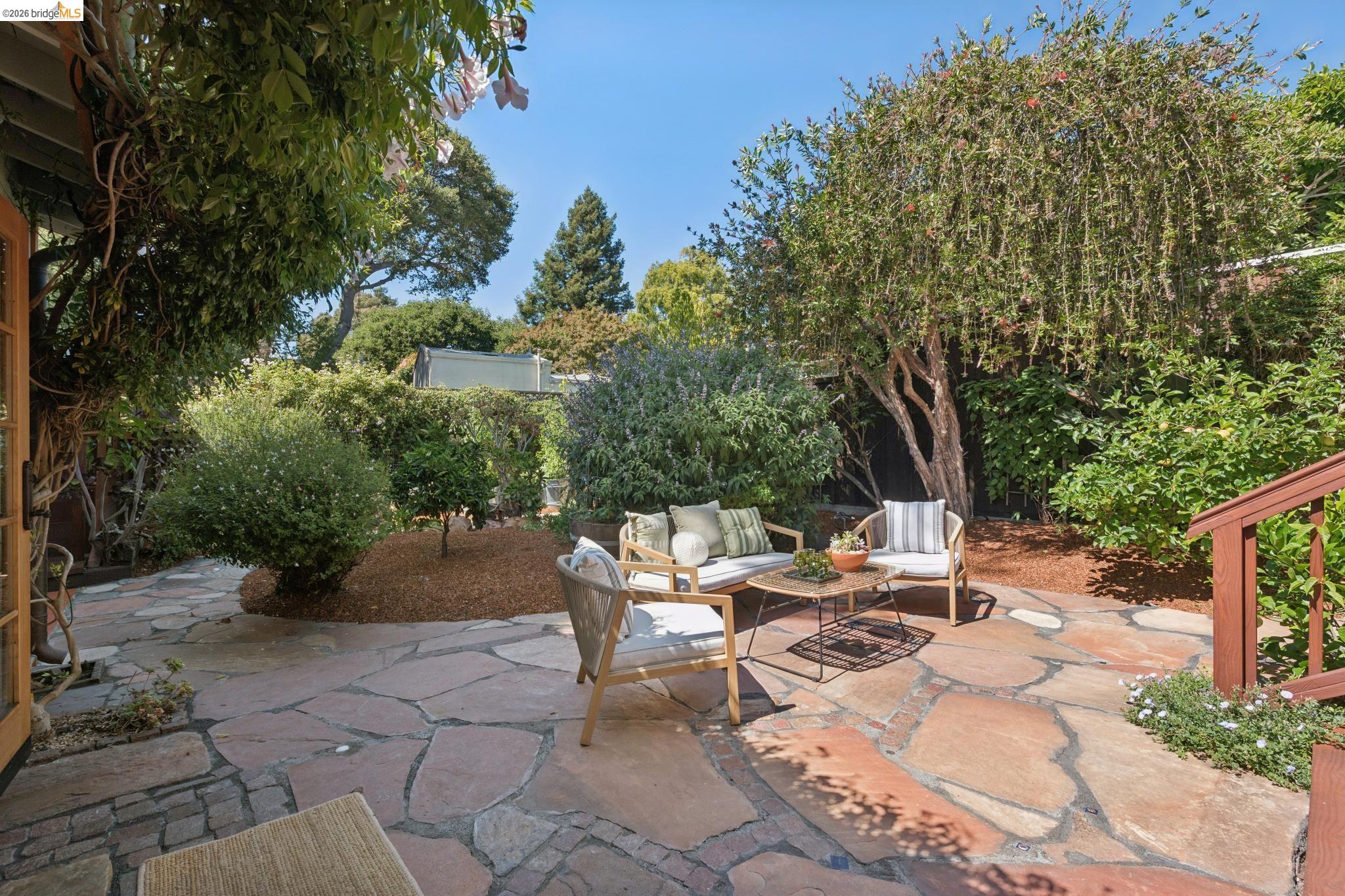 1645 Capistrano Ave