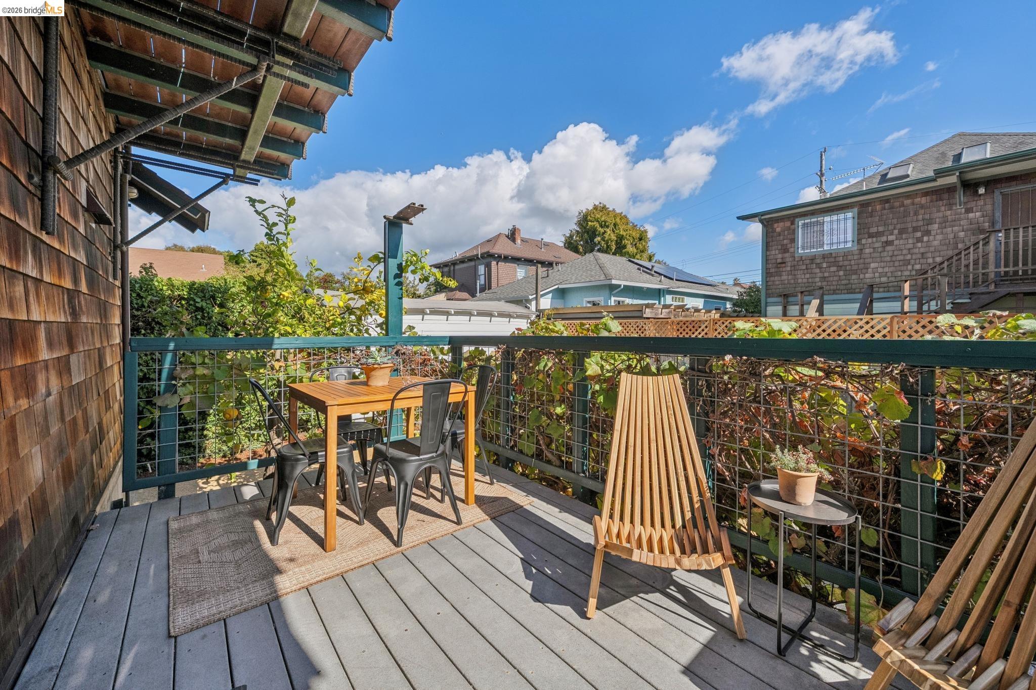 1106 Russell St