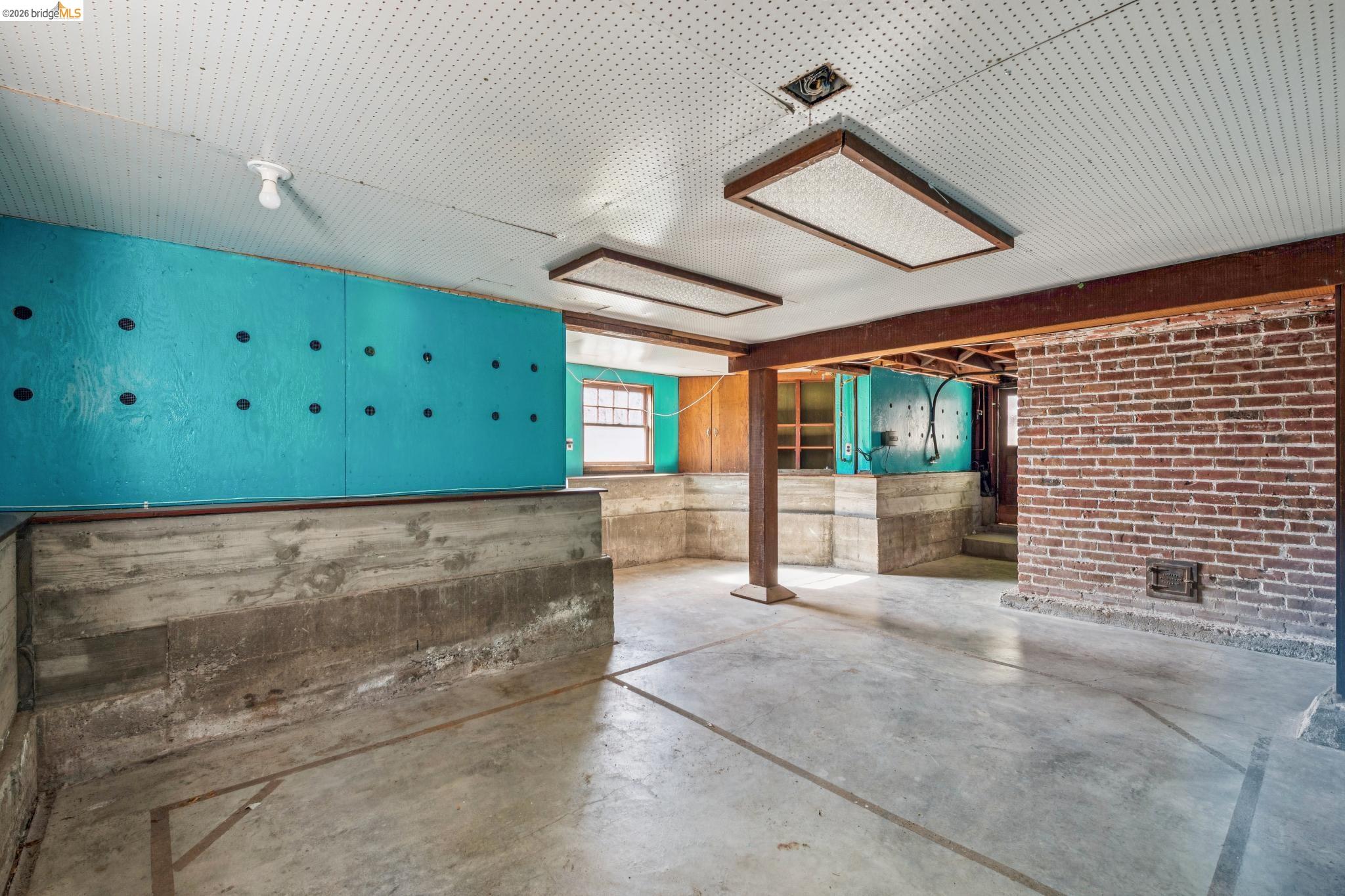 865 Contra Costa Ave