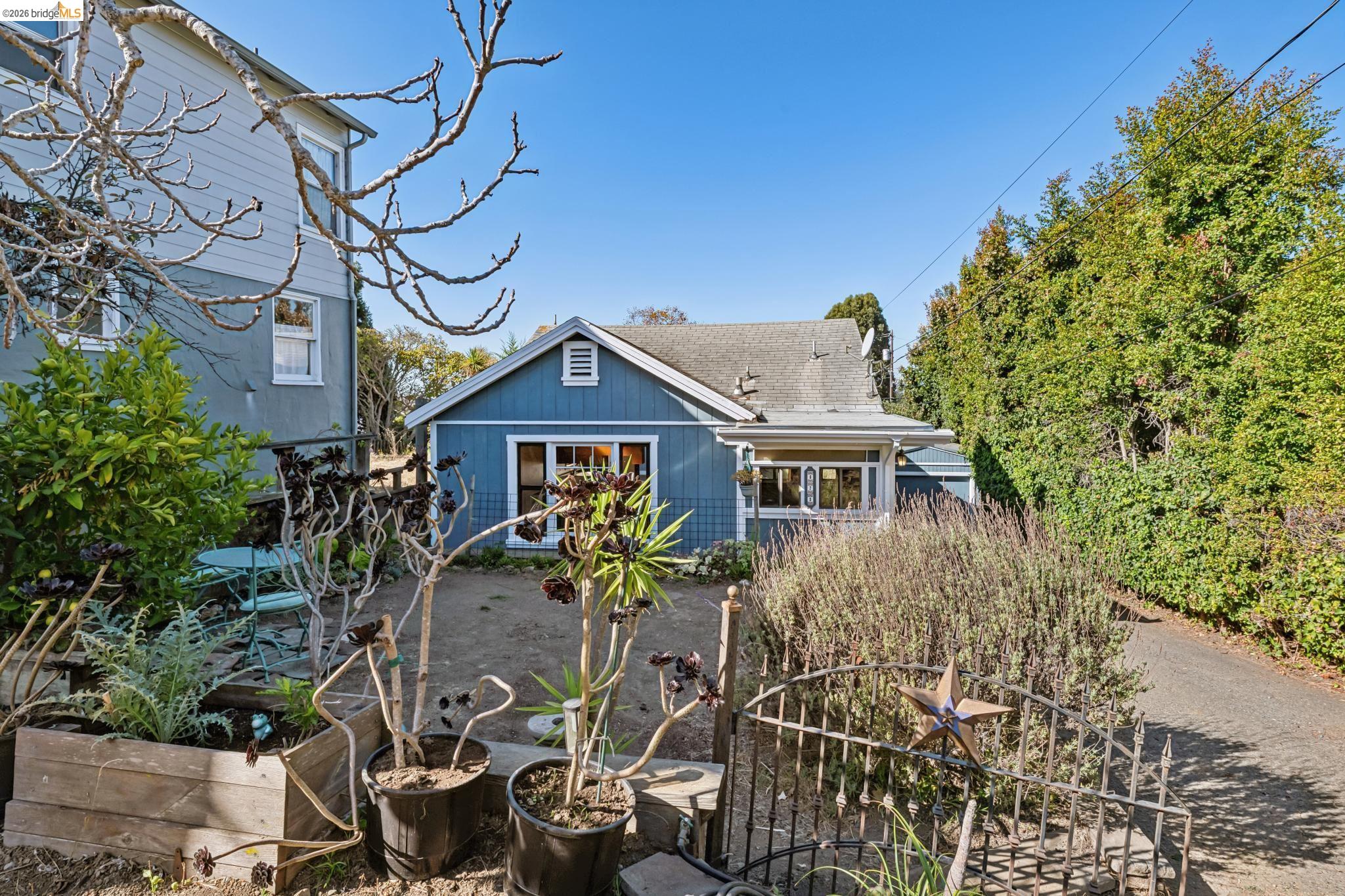 623 Clayton Ave