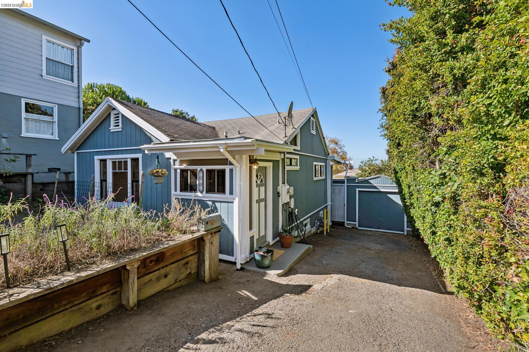 623 Clayton Ave