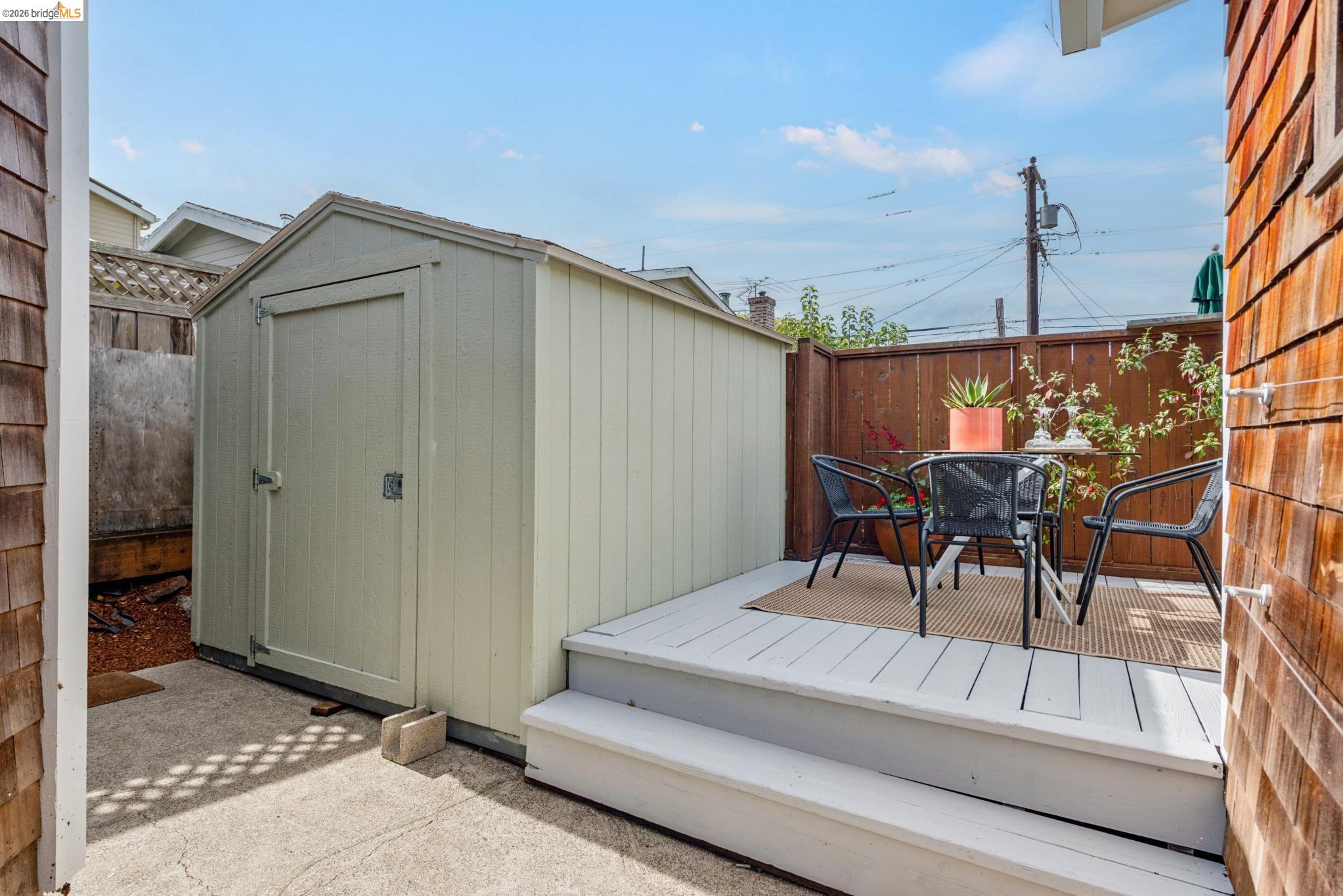 1504 Albany Ter