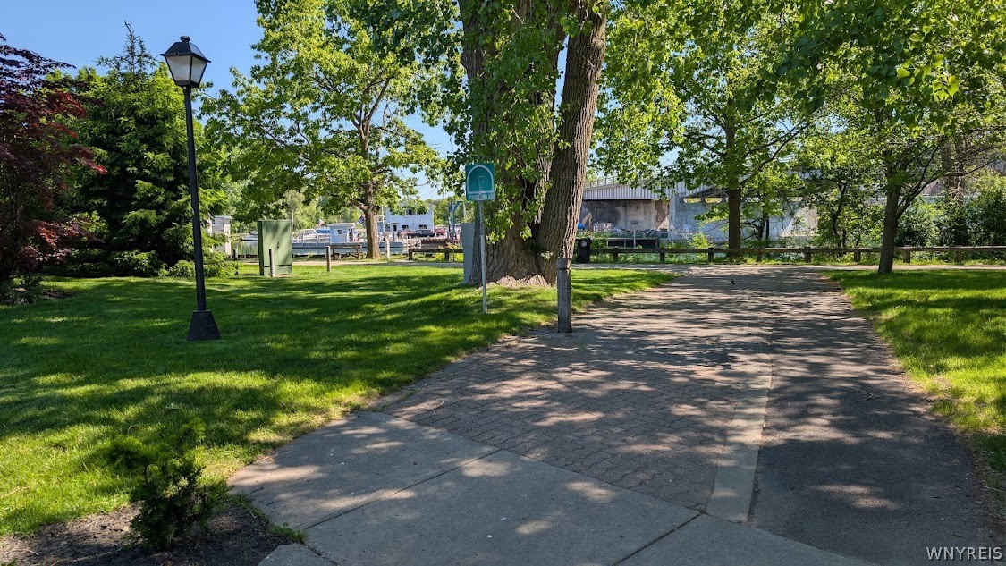 20 Niagara Shore Drive
