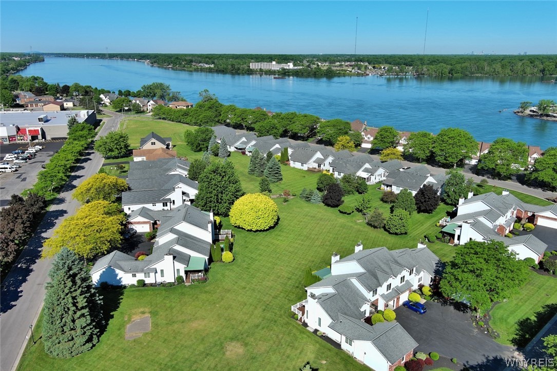 20 Niagara Shore Drive