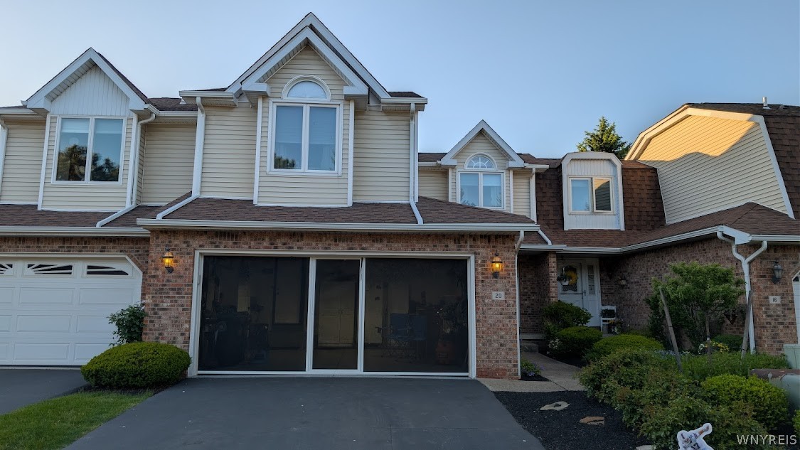 20 Niagara Shore Drive