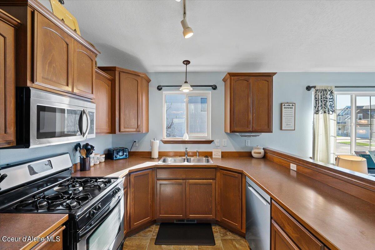 2887 W CRANBERRY AVE