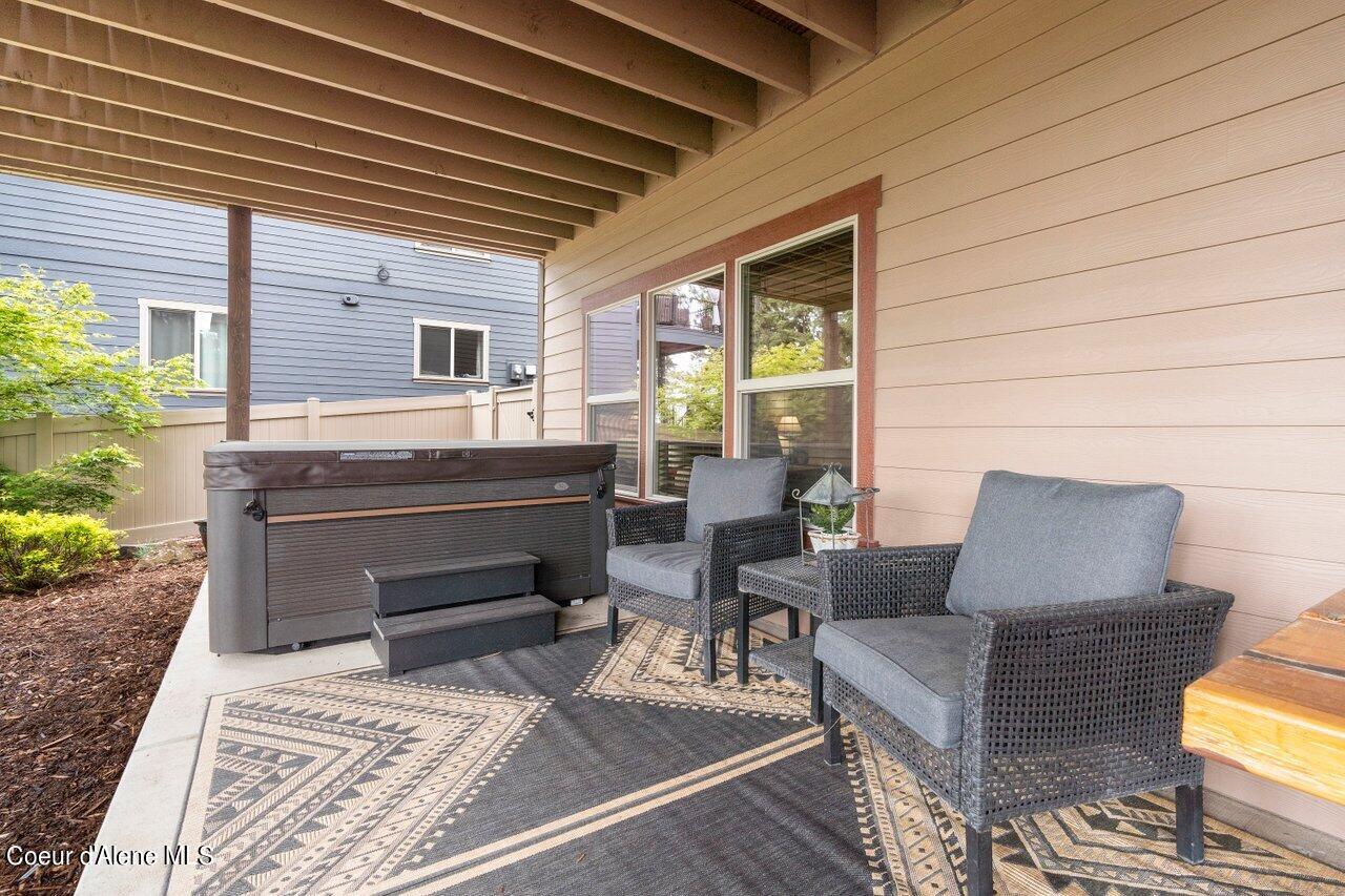 1510 E CHANTICLEER CT