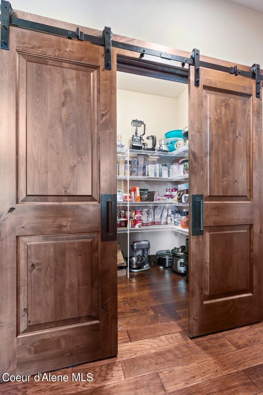 1510 E CHANTICLEER CT