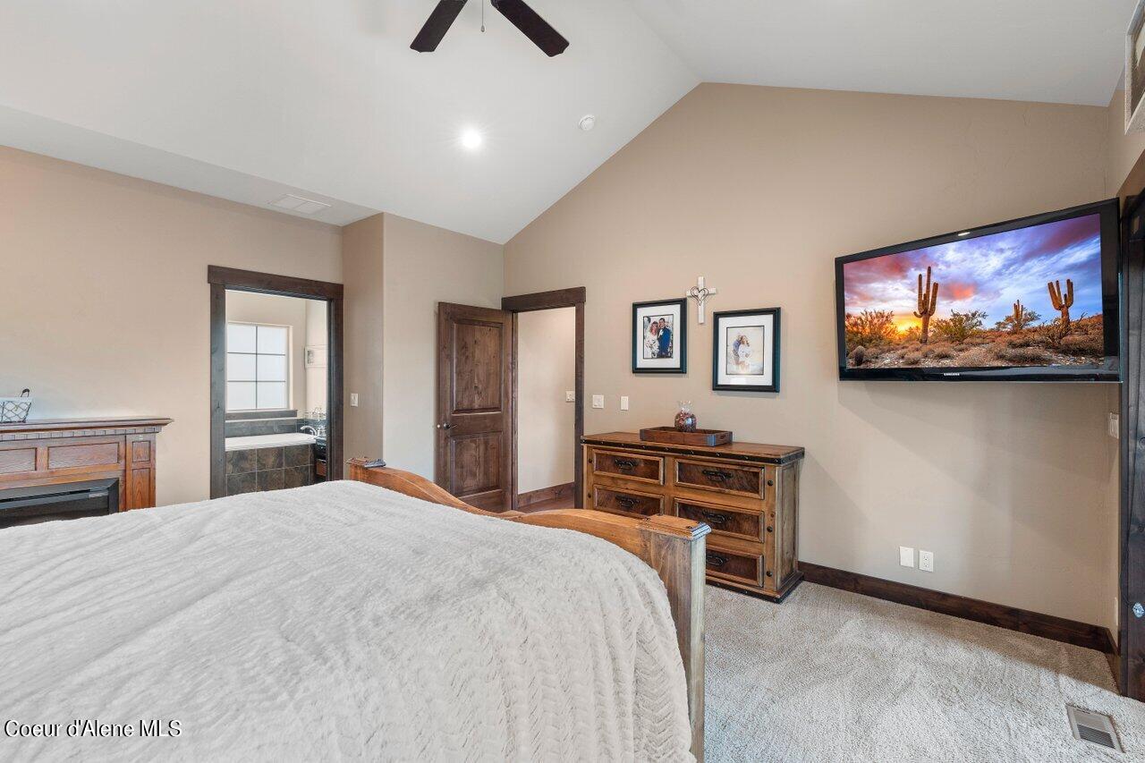 1510 E CHANTICLEER CT