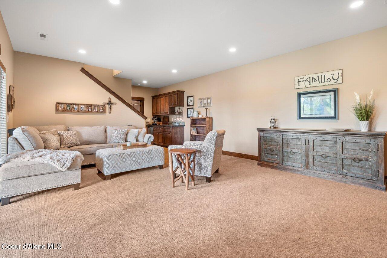 1510 E CHANTICLEER CT