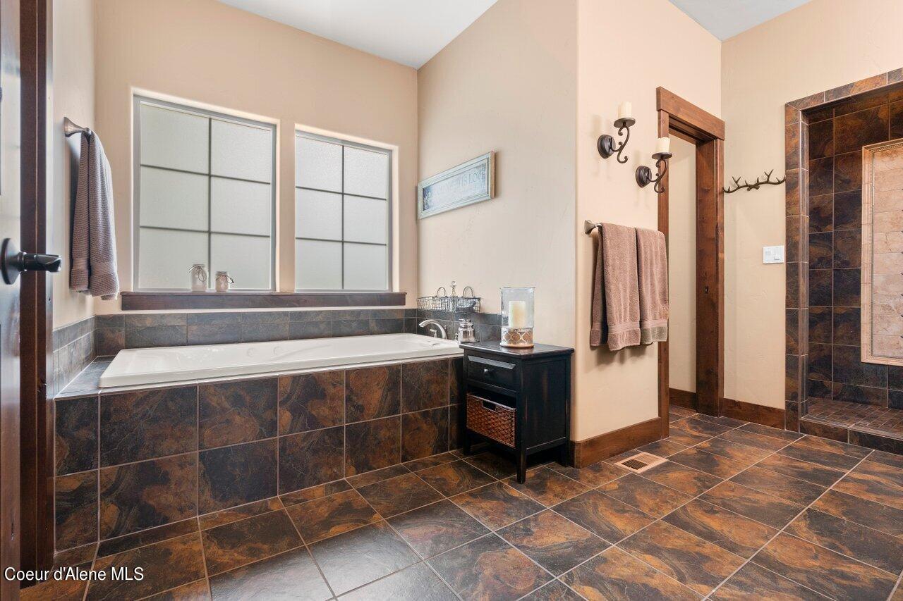 1510 E CHANTICLEER CT