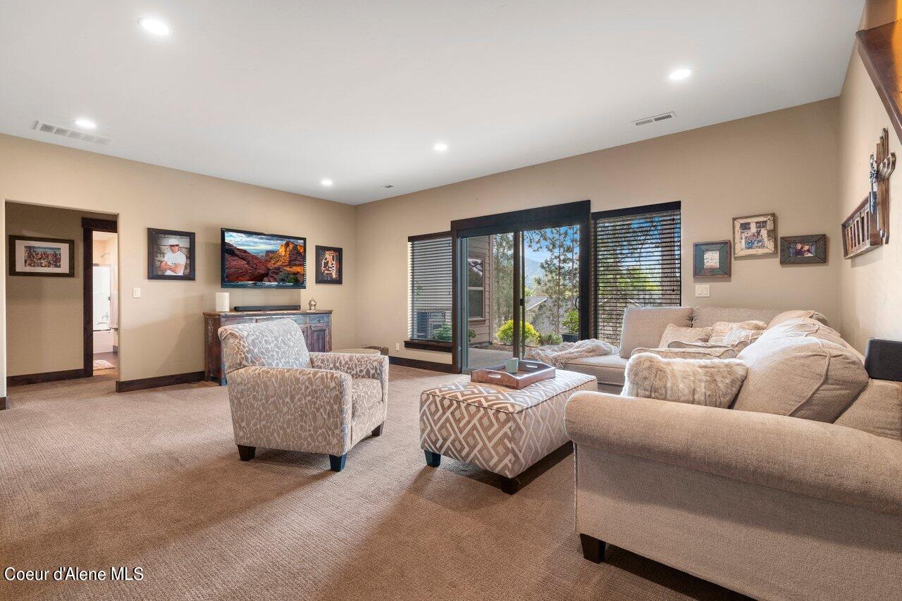 1510 E CHANTICLEER CT