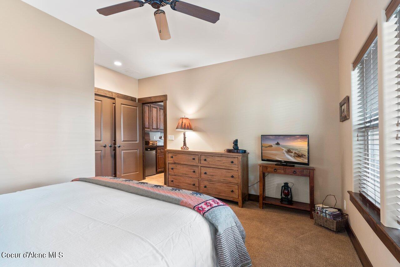 1510 E CHANTICLEER CT