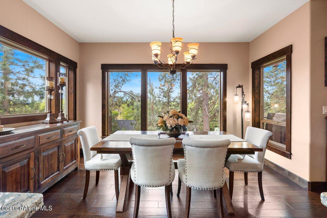 1510 E CHANTICLEER CT