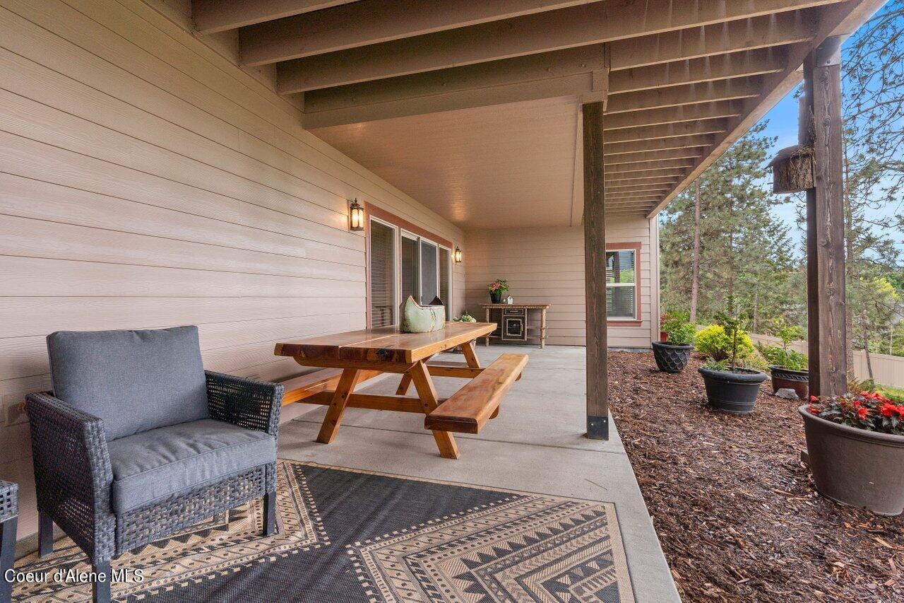 1510 E CHANTICLEER CT