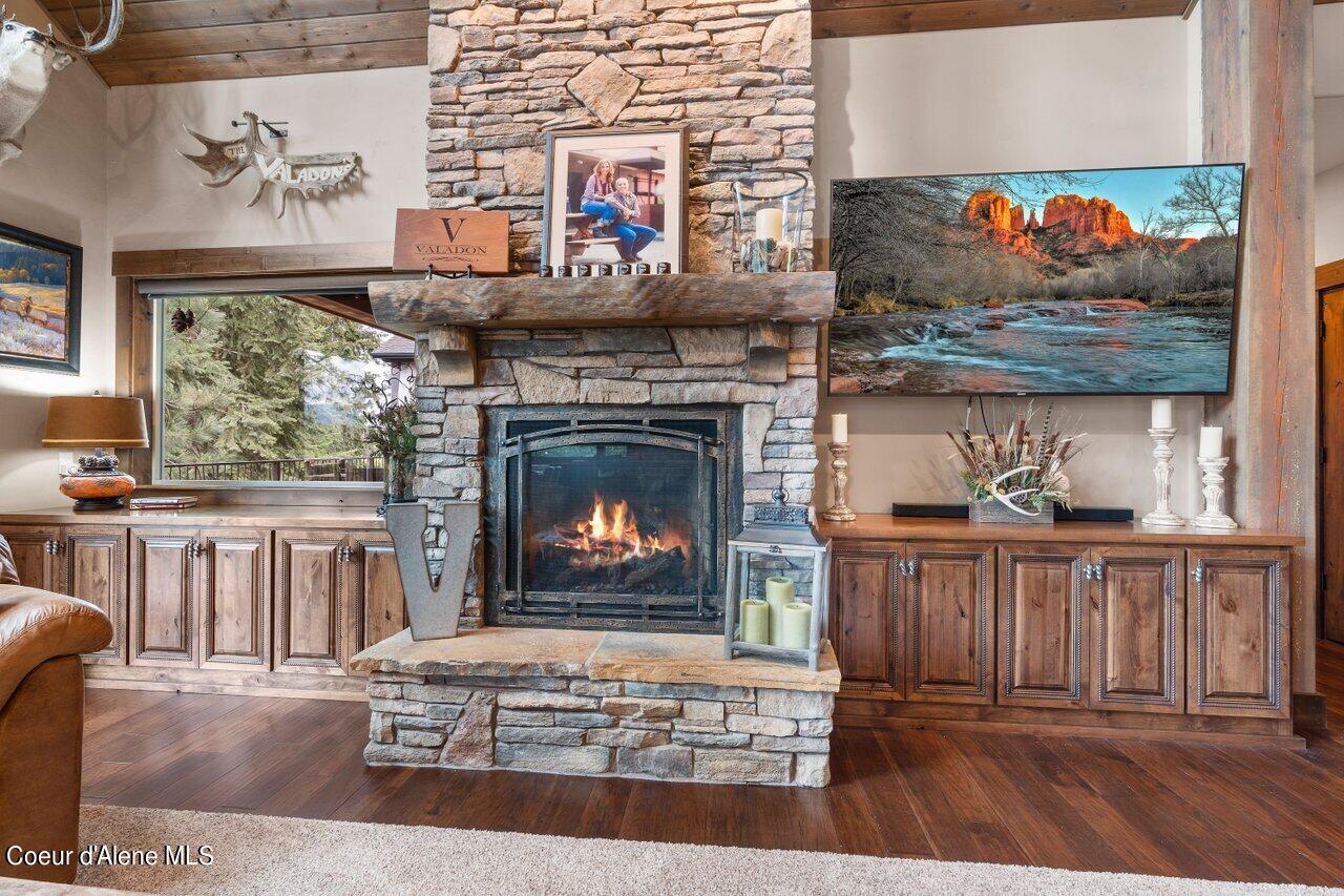 1510 E CHANTICLEER CT