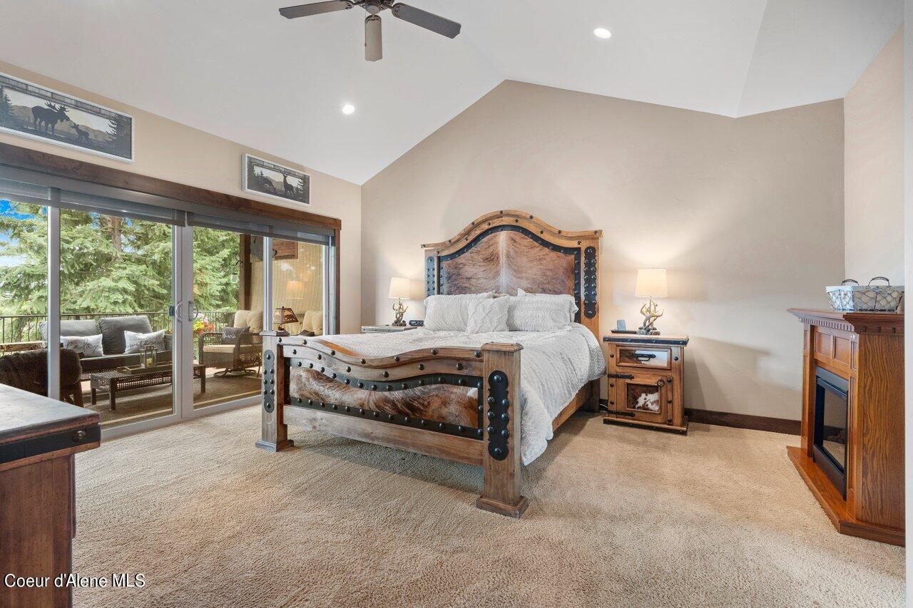 1510 E CHANTICLEER CT