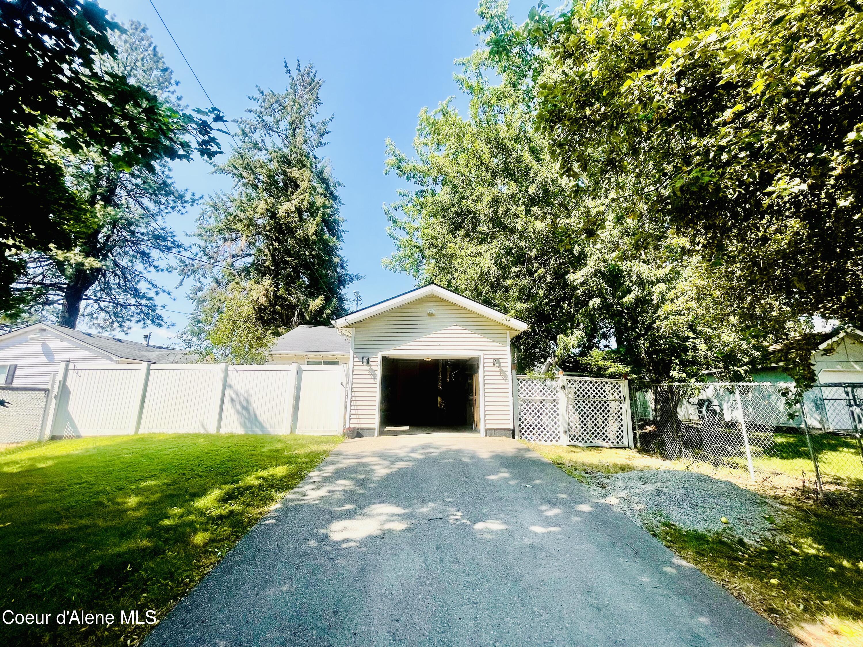 2004 E FRONT AVE, Coeur d'Alene