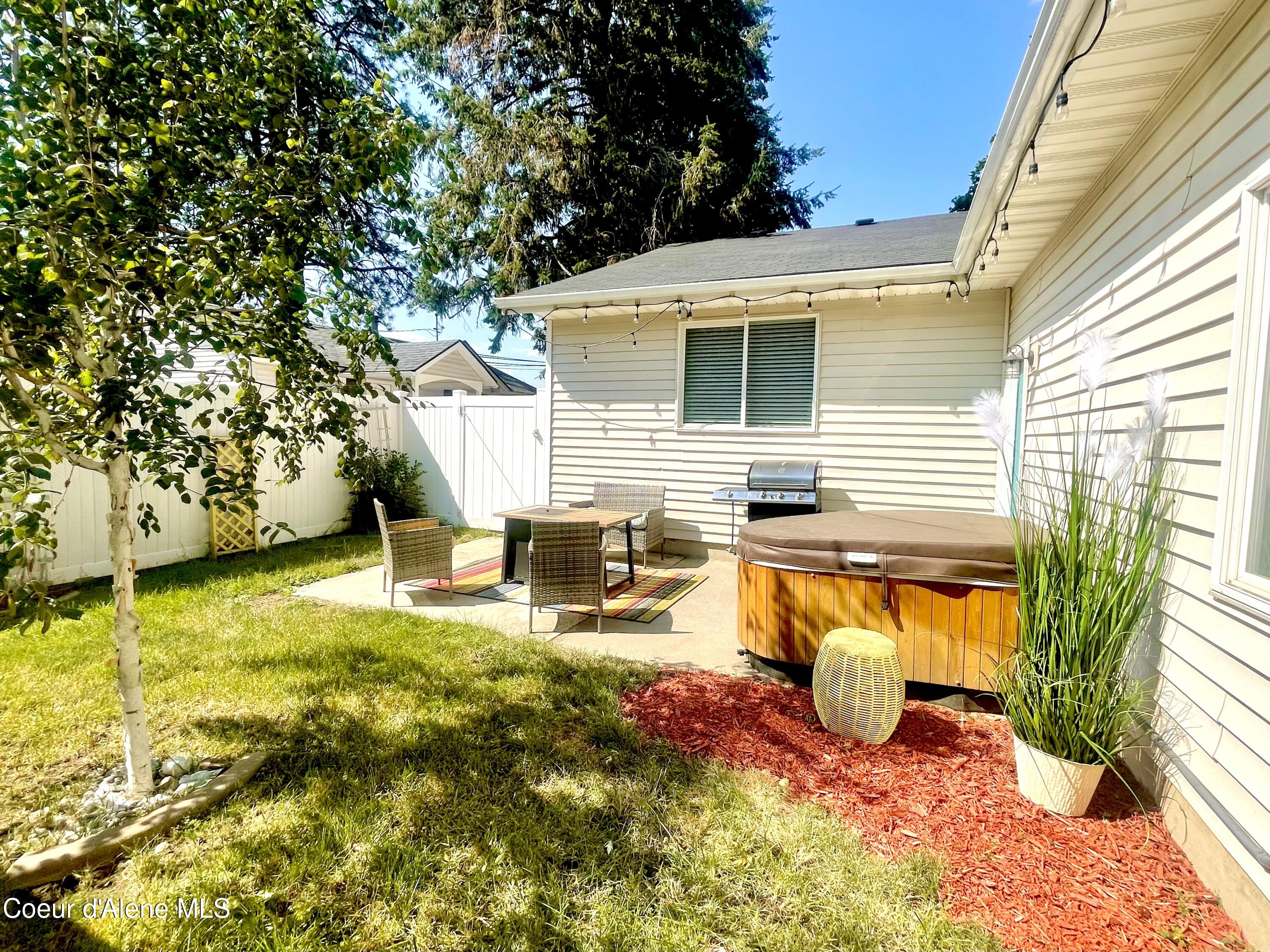 2004 E FRONT AVE, Coeur d'Alene