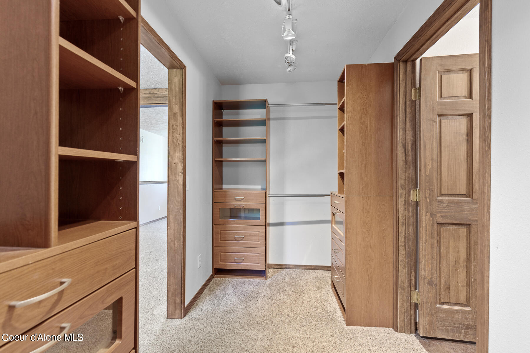 2980 N TREATY ROCK BLVD