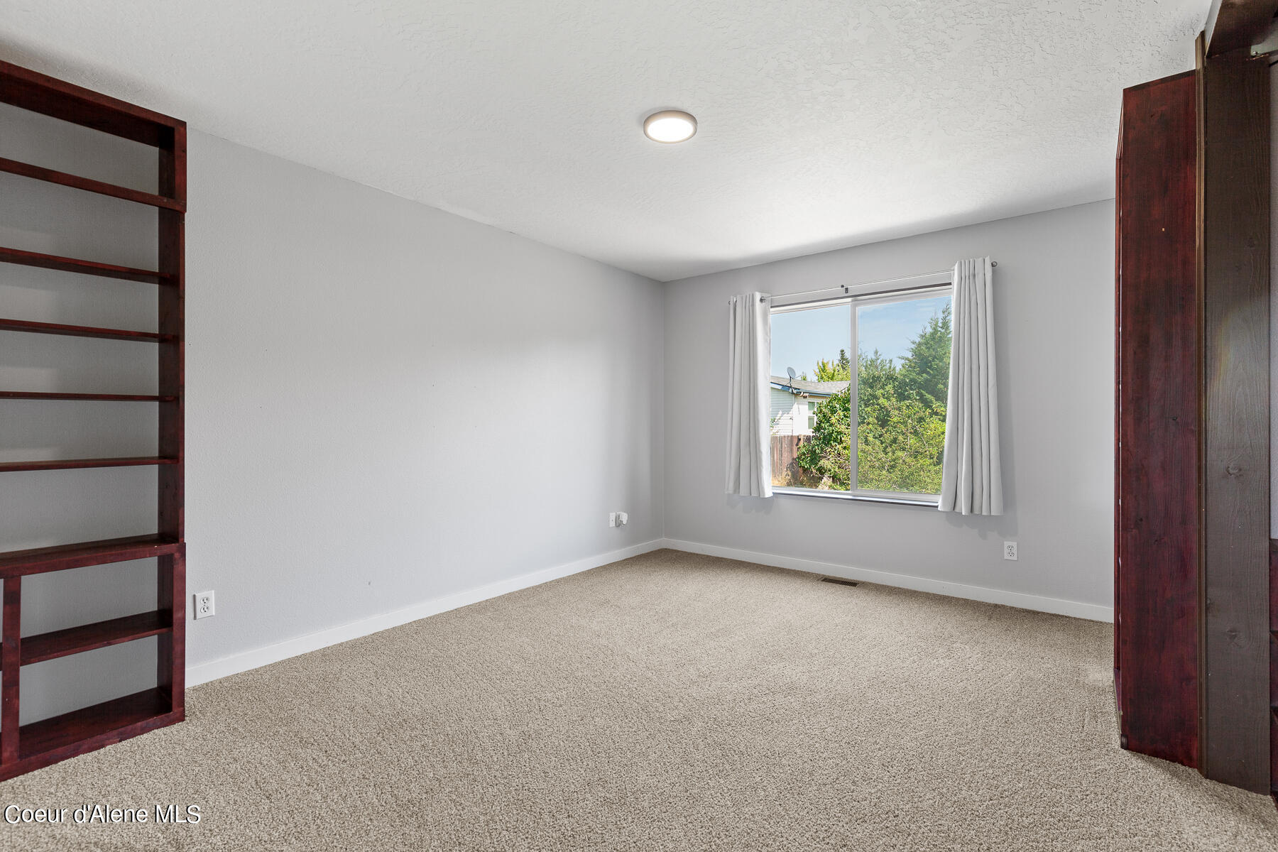 2980 N TREATY ROCK BLVD