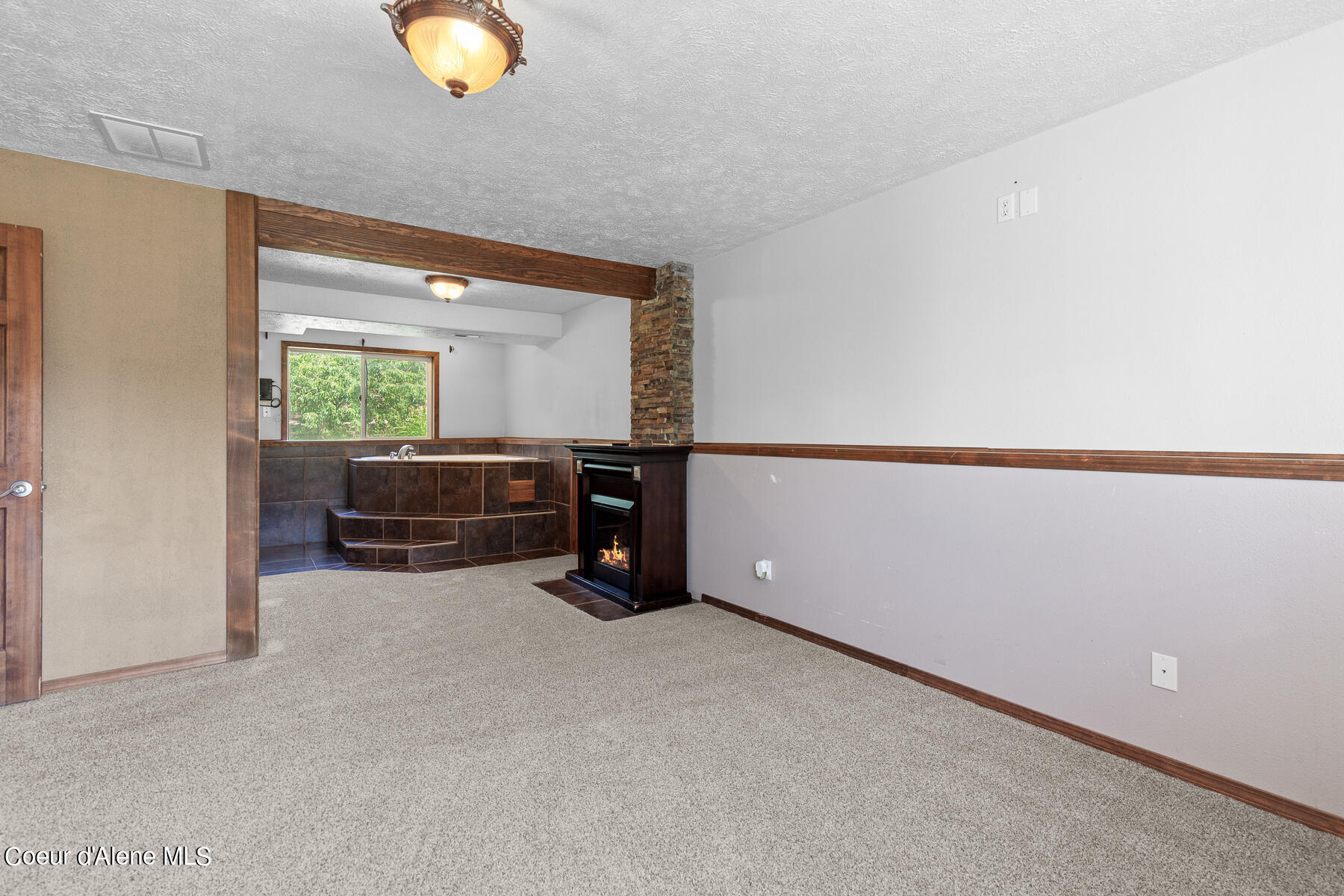 2980 N TREATY ROCK BLVD