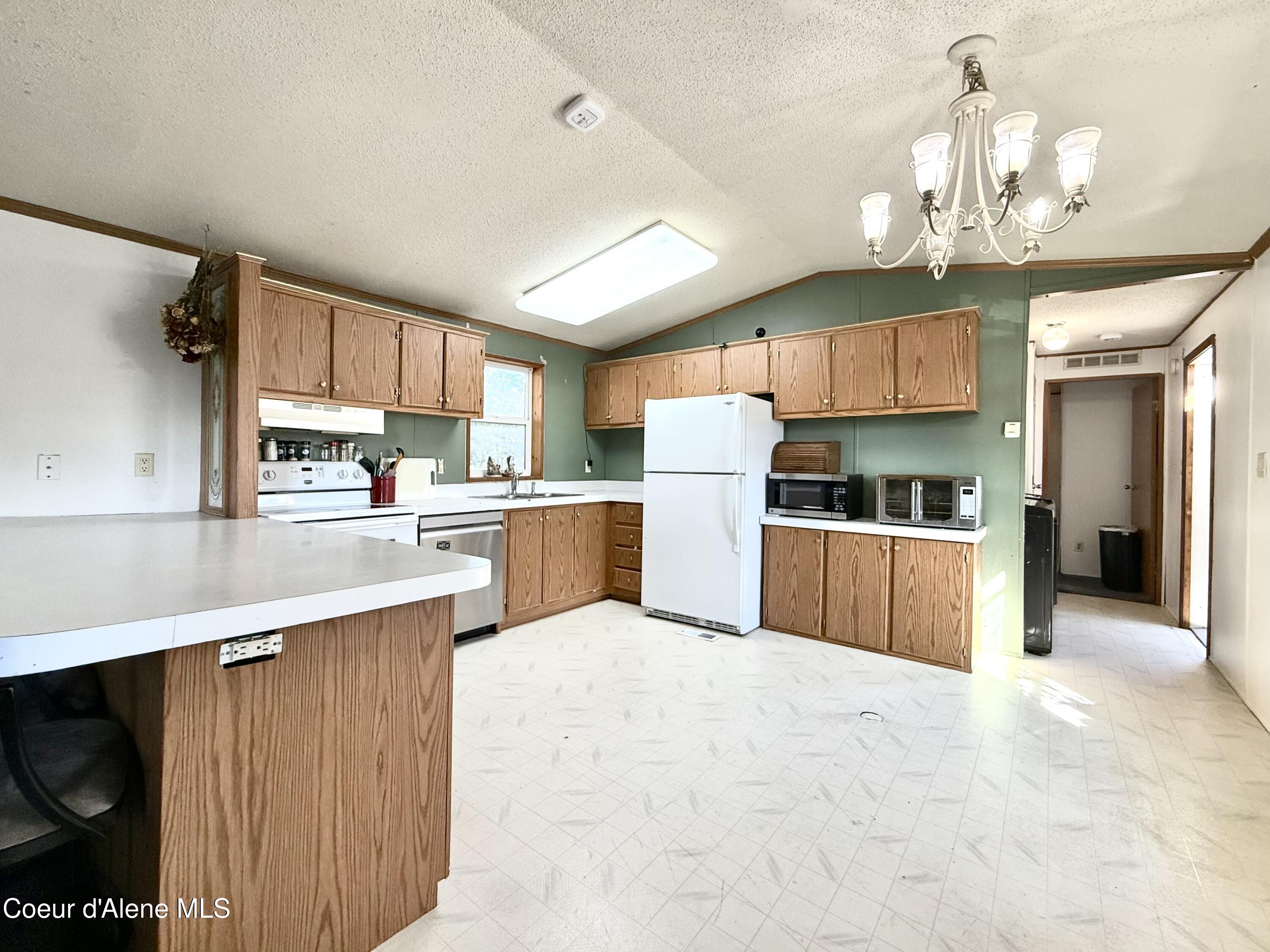 17628 W Santiago CIR