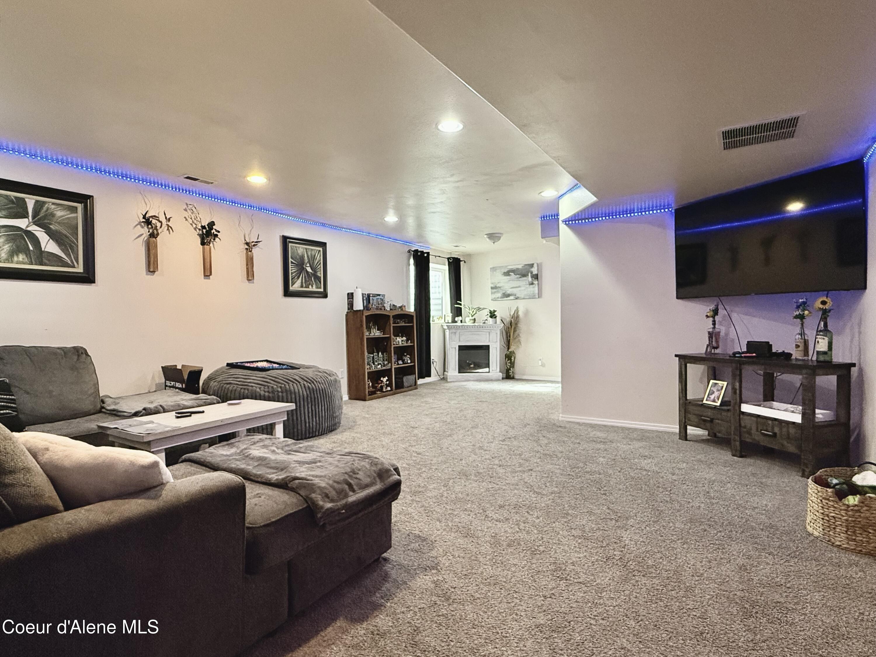 1190 W Palouse DR