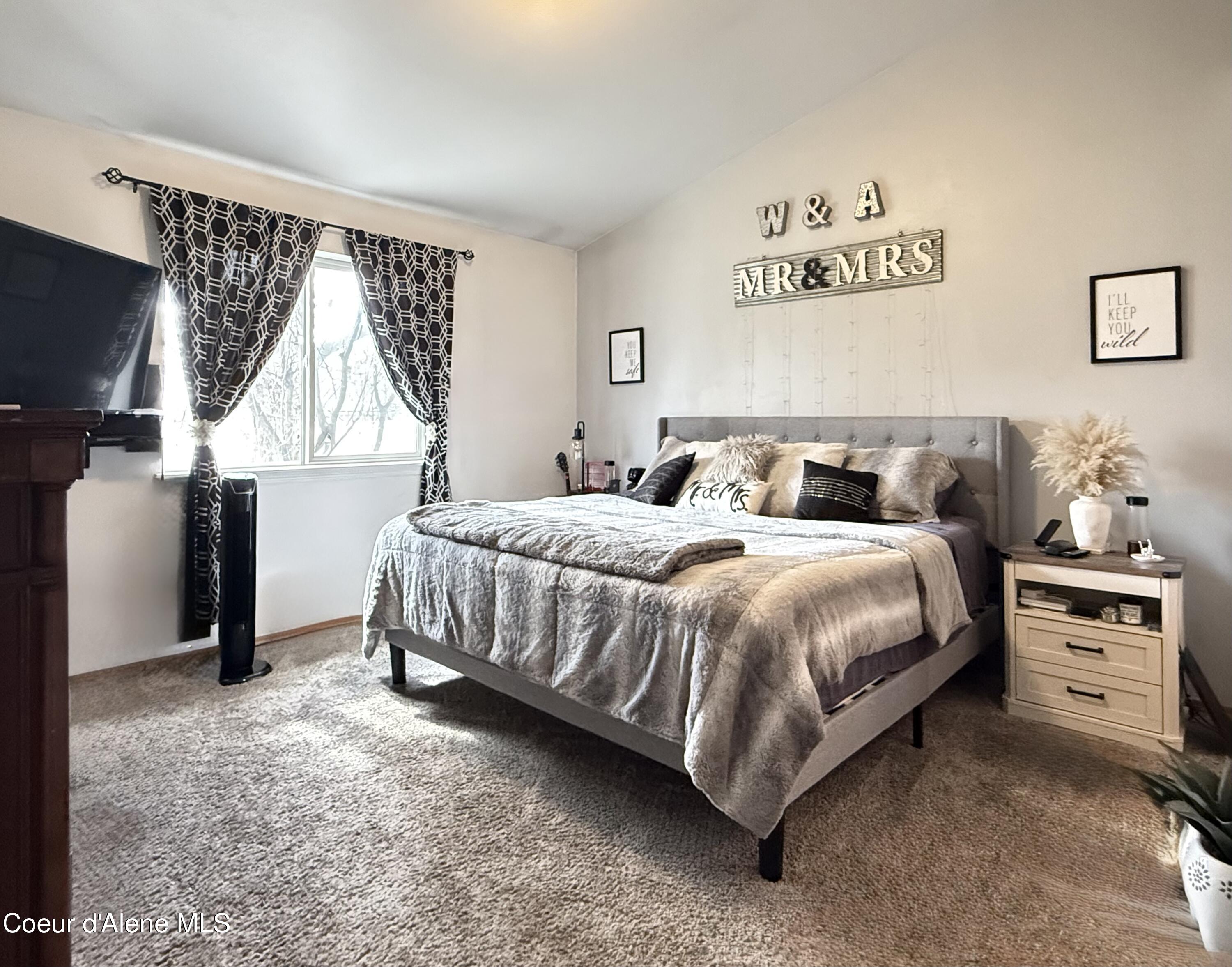 1190 W Palouse DR