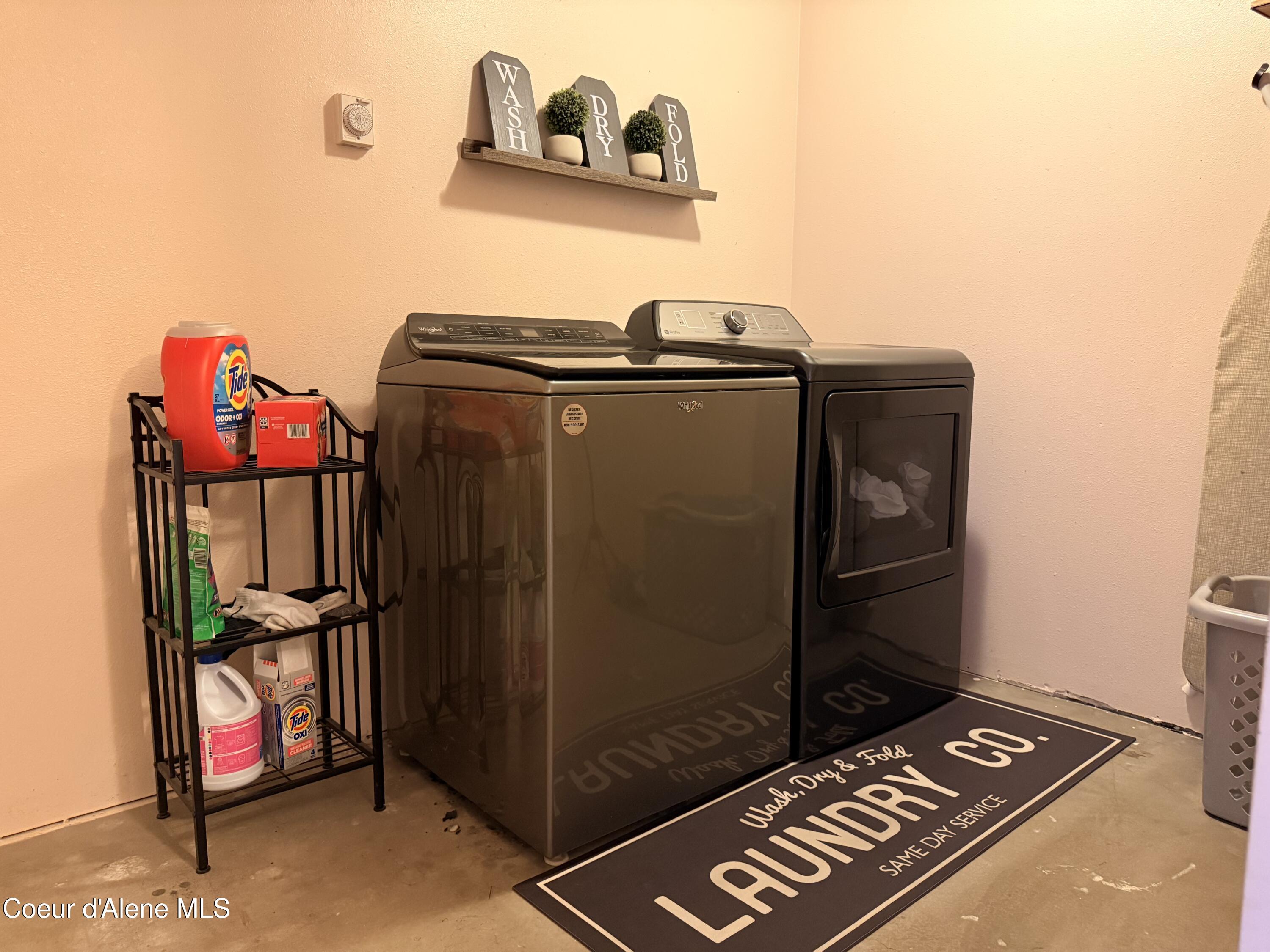 1190 W Palouse DR