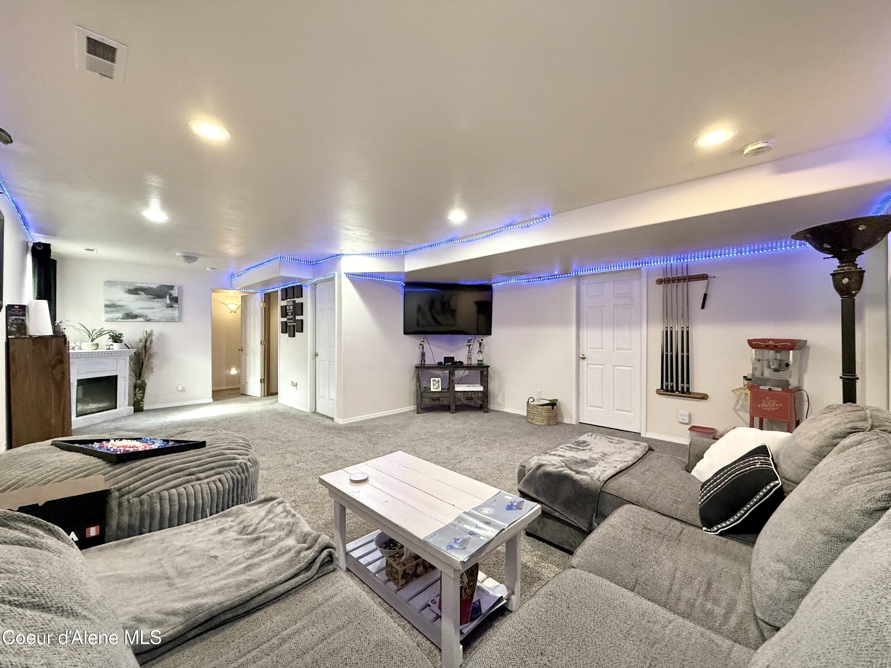 1190 W Palouse DR