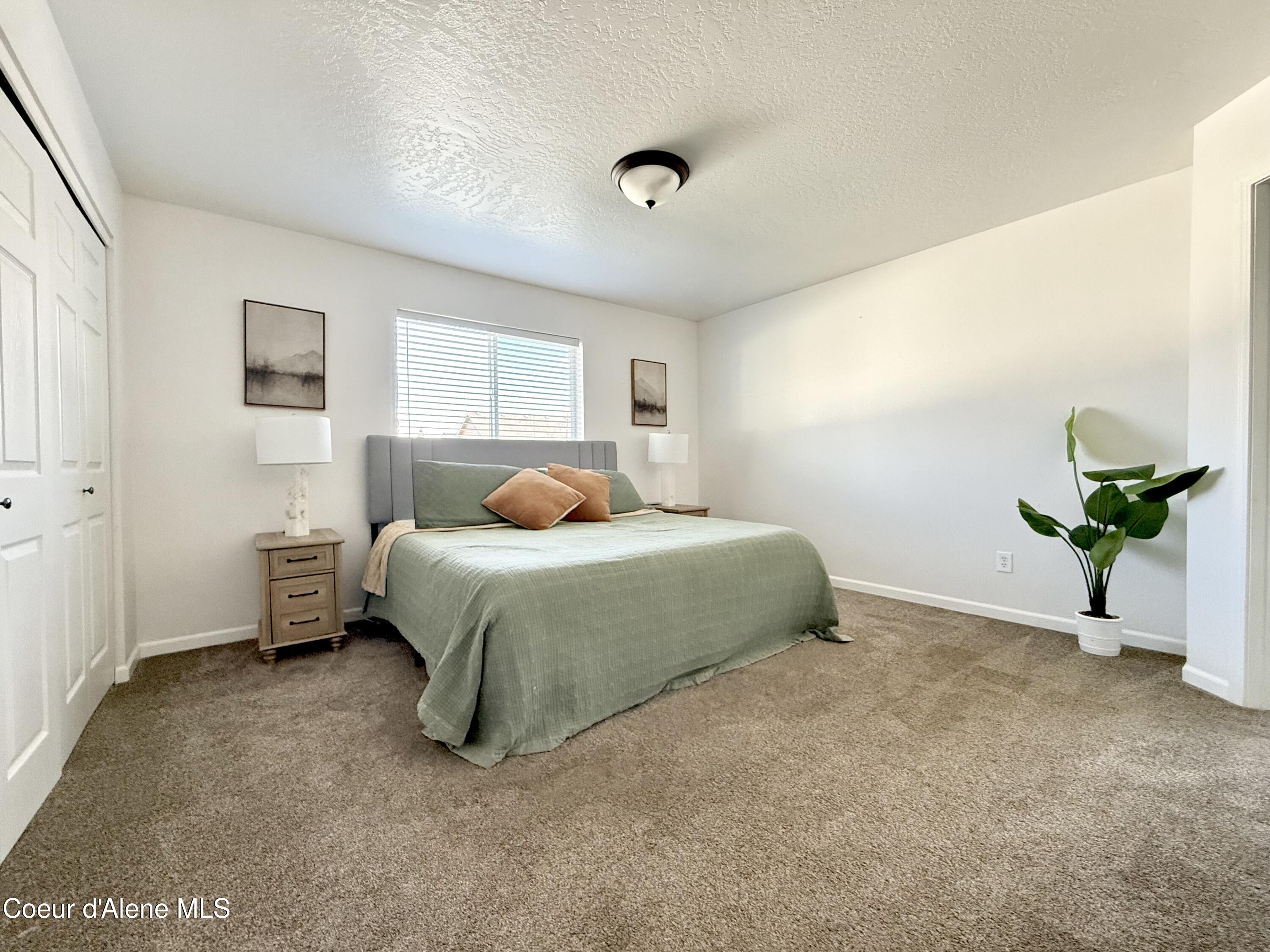 2887 W Cranberry AVE