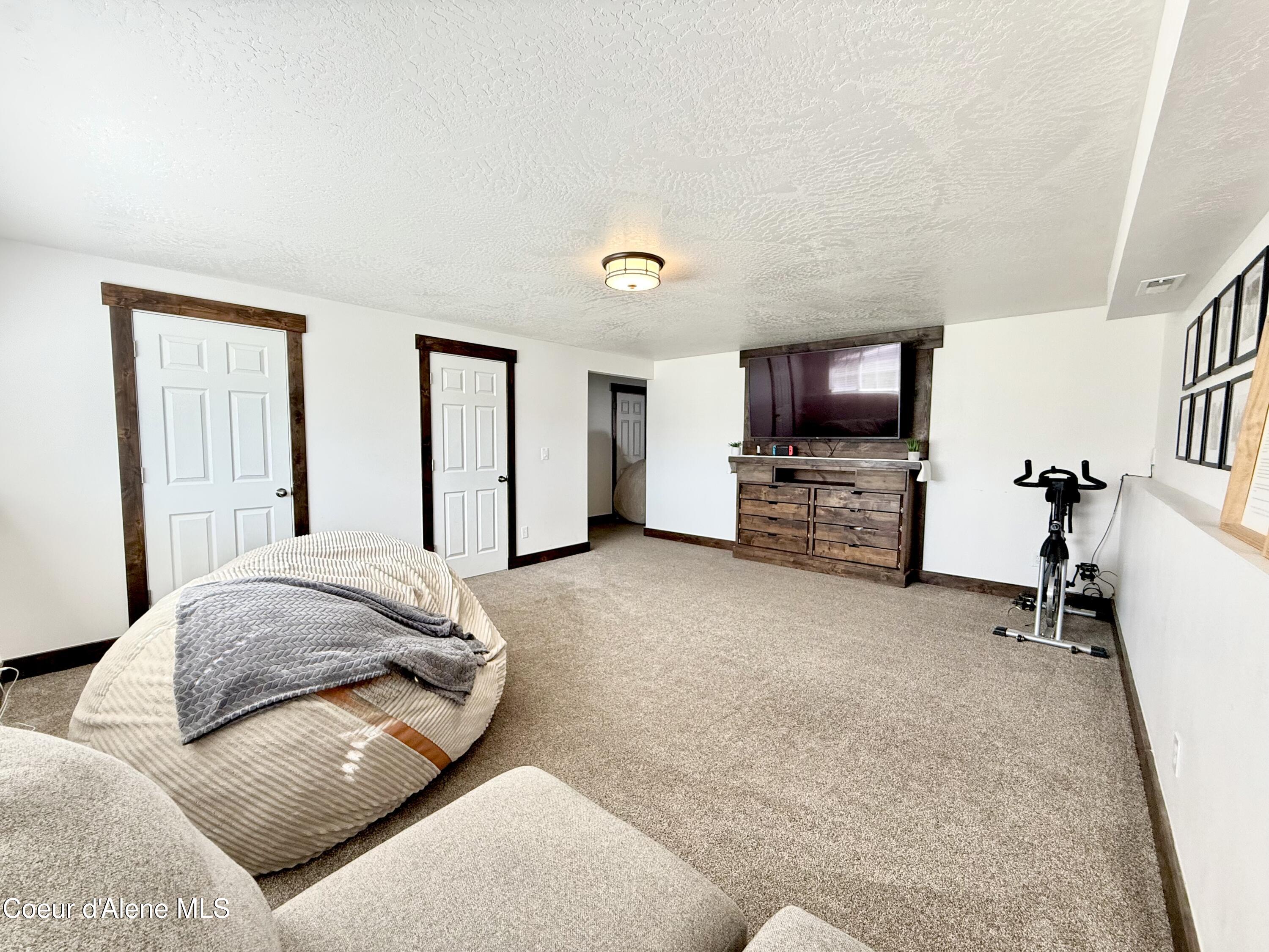 2887 W Cranberry AVE