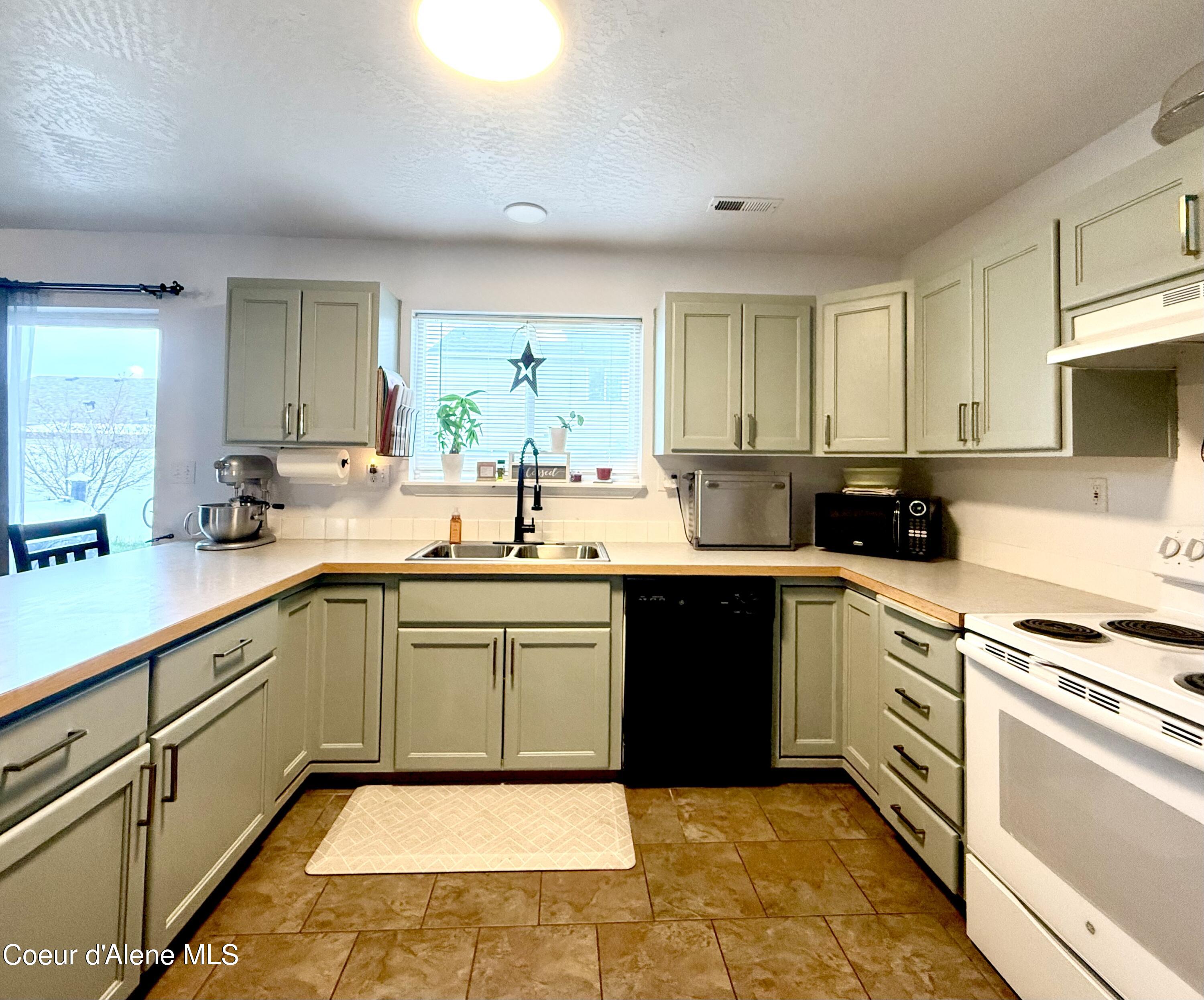 2675 W Beth LOOP